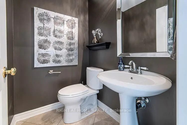 143 Carlyle Crescent