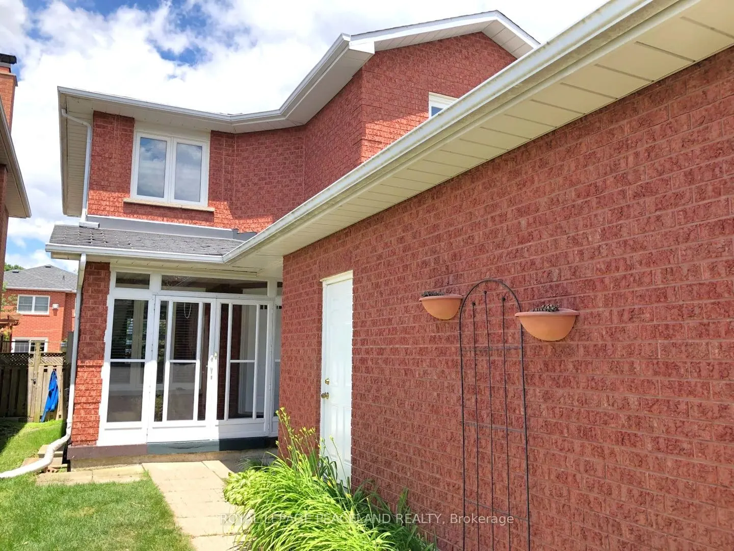 375 Pickering Crescent