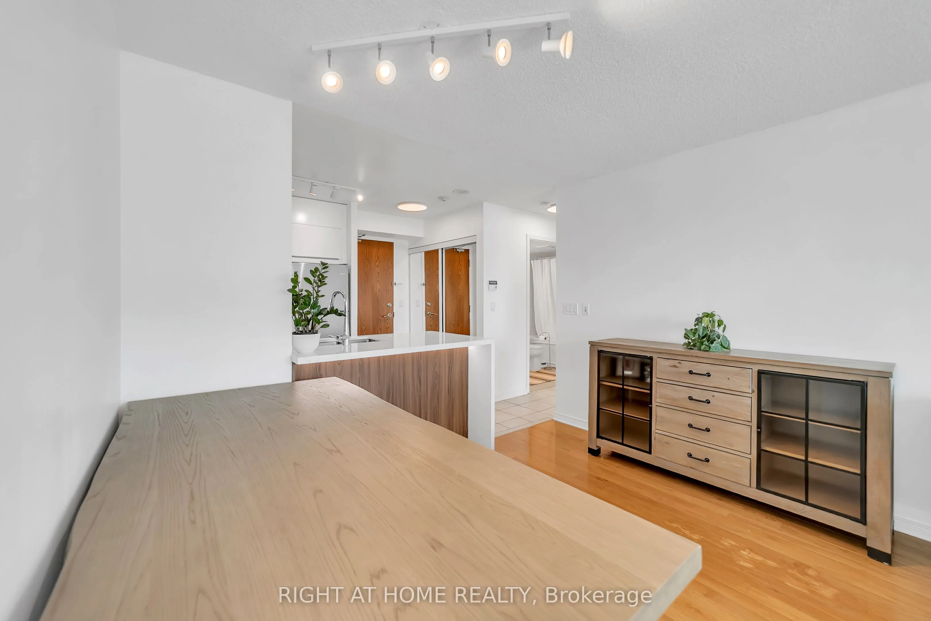 11 Oneida Crescent #1202