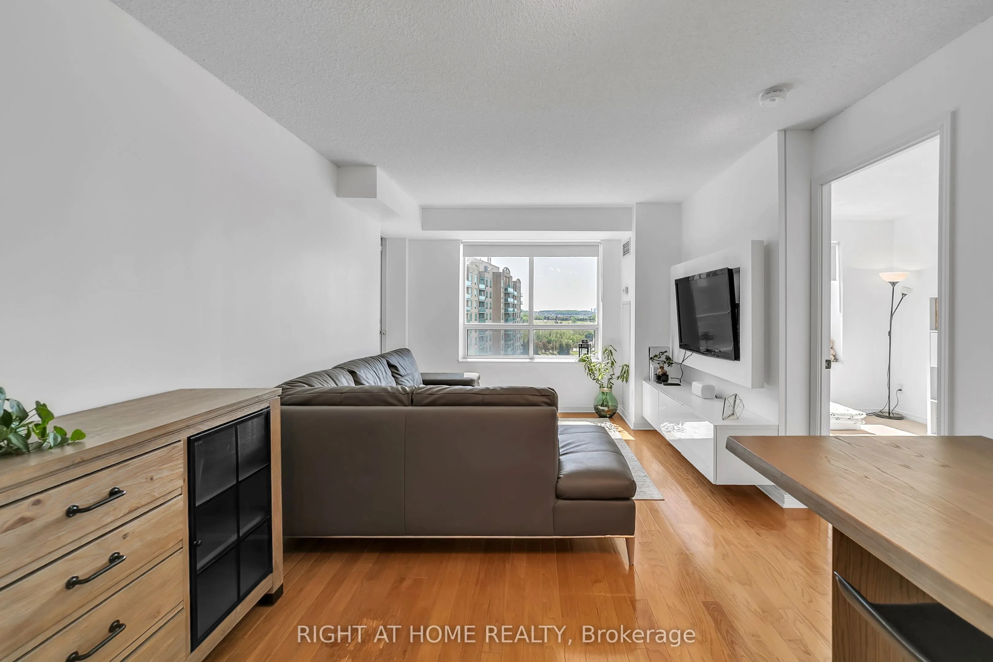11 Oneida Crescent #1202