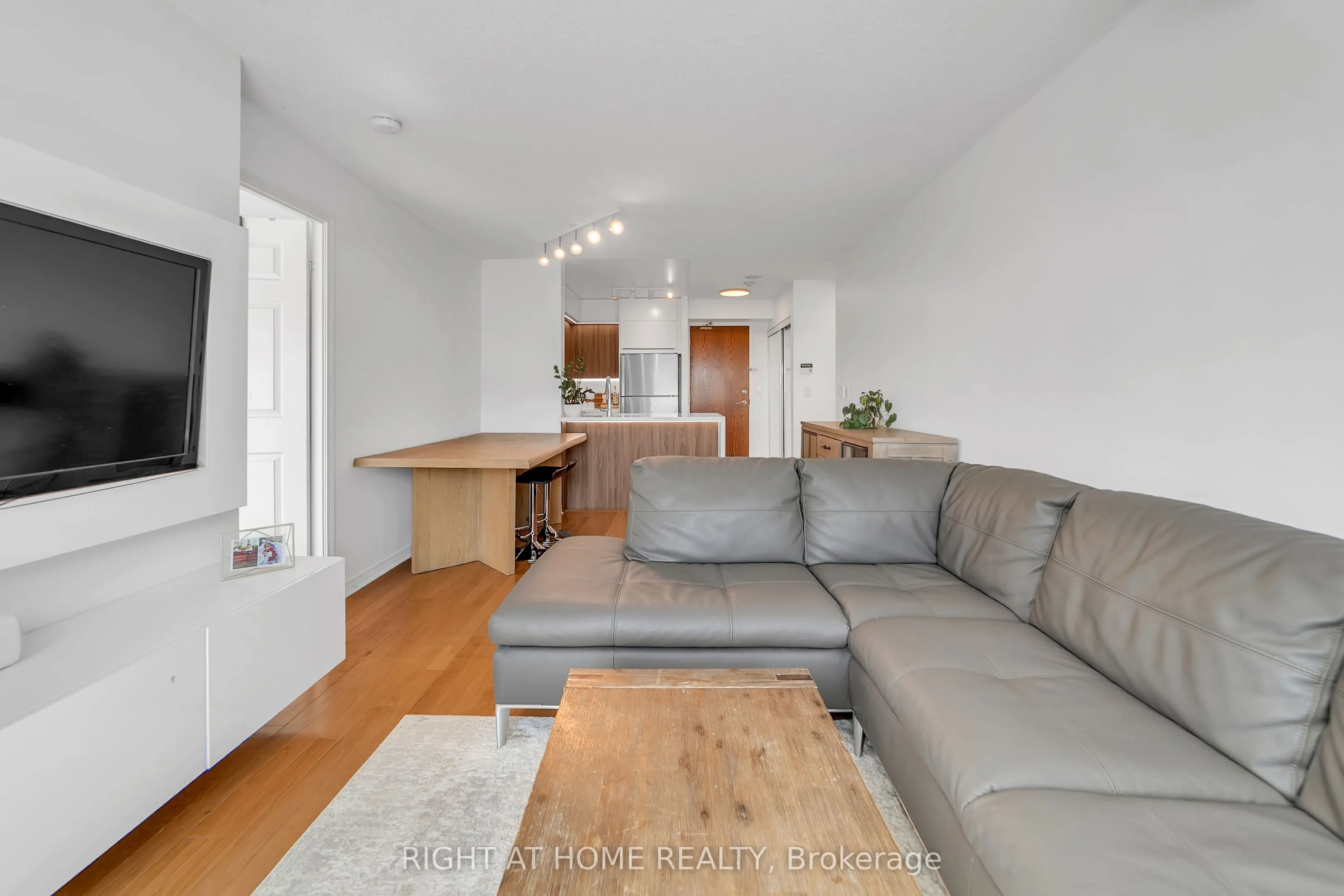 11 Oneida Crescent #1202