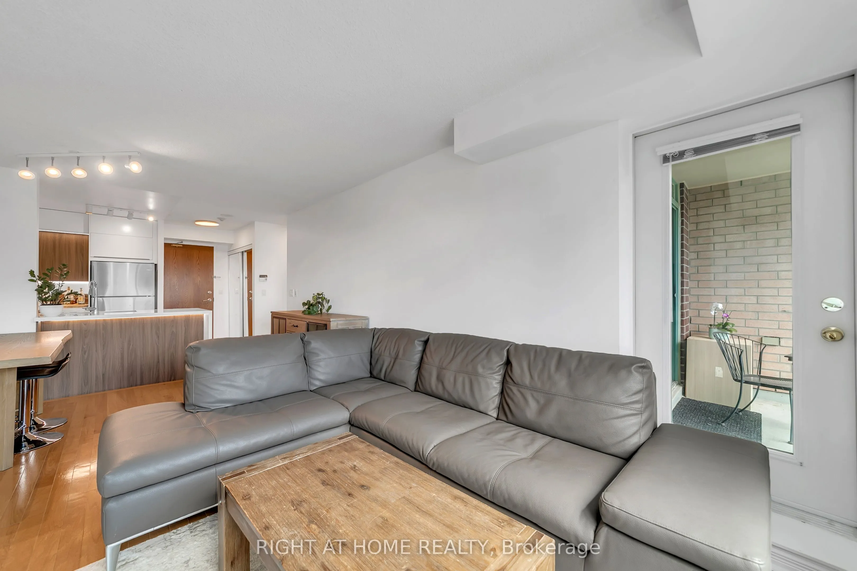 11 Oneida Crescent #1202