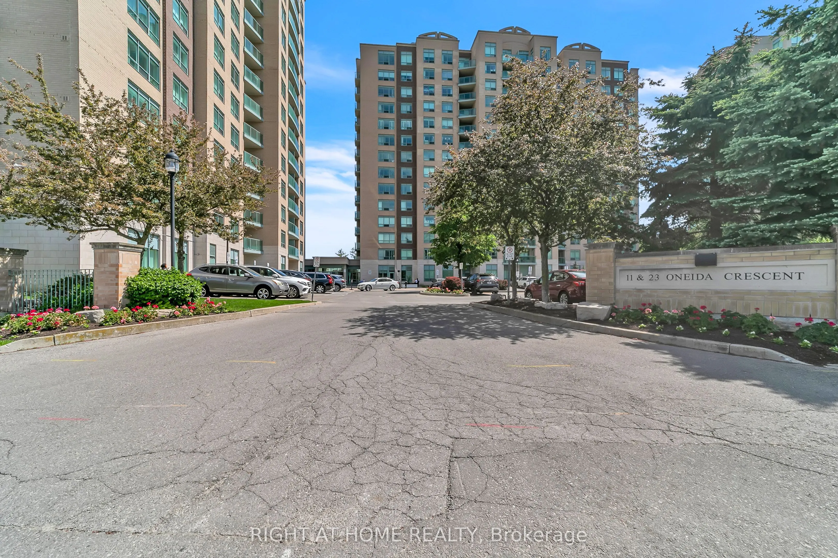 11 Oneida Crescent #1202