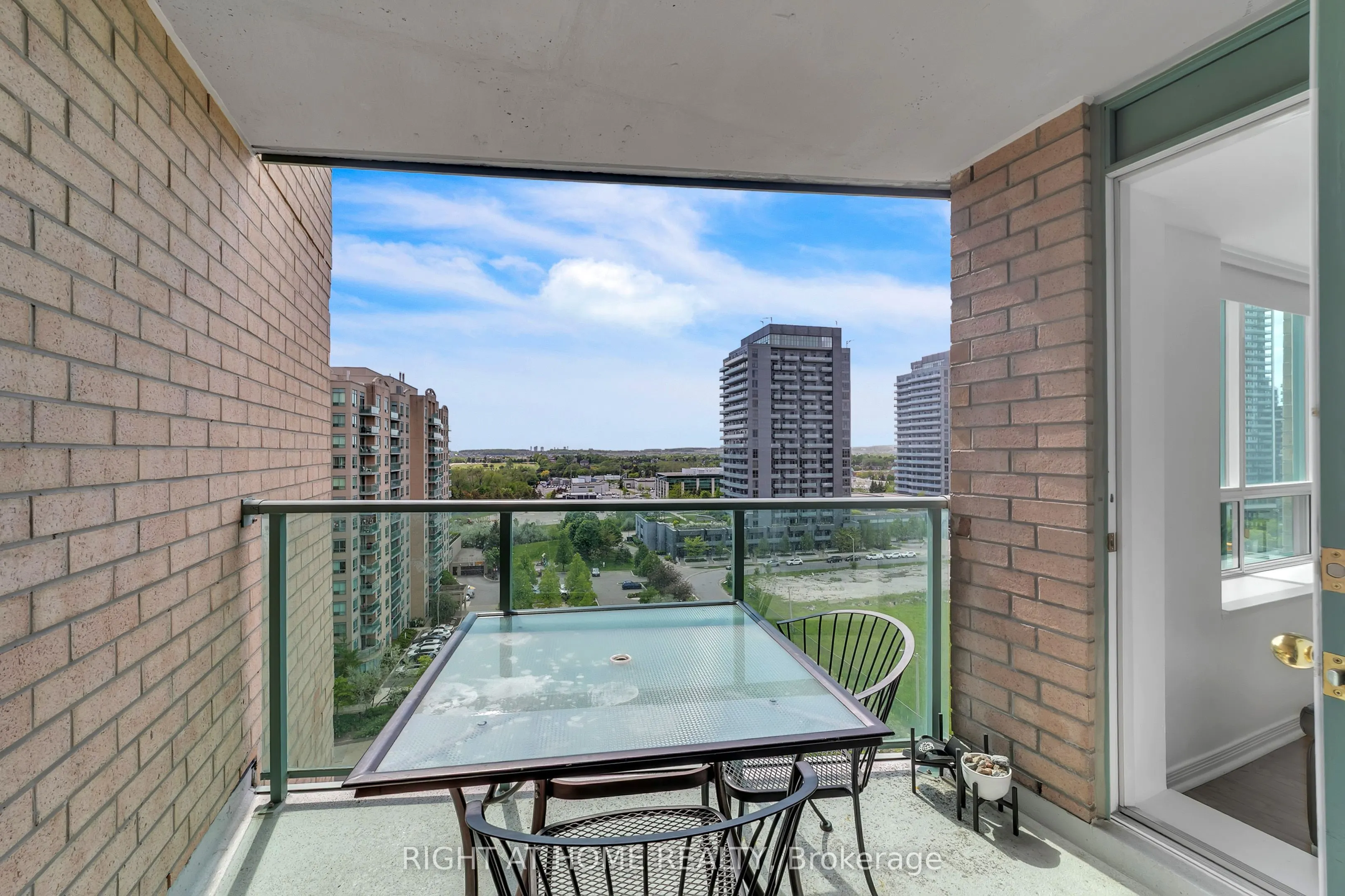 11 Oneida Crescent #1202