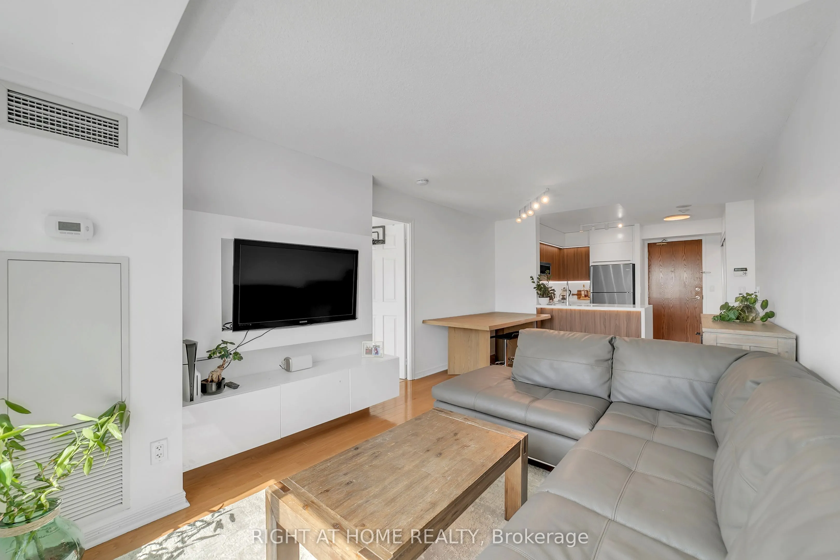 11 Oneida Crescent #1202