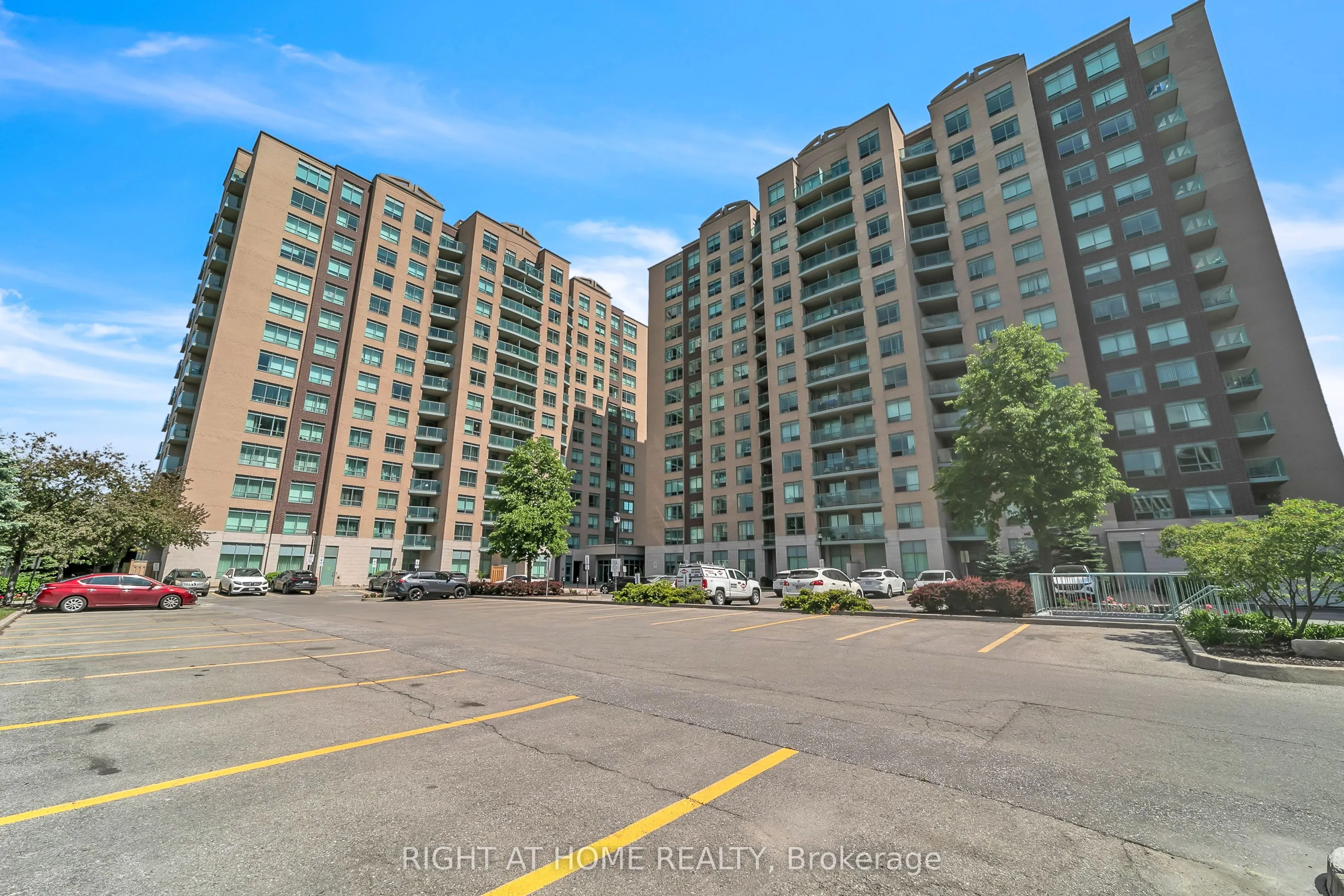 11 Oneida Crescent #1202