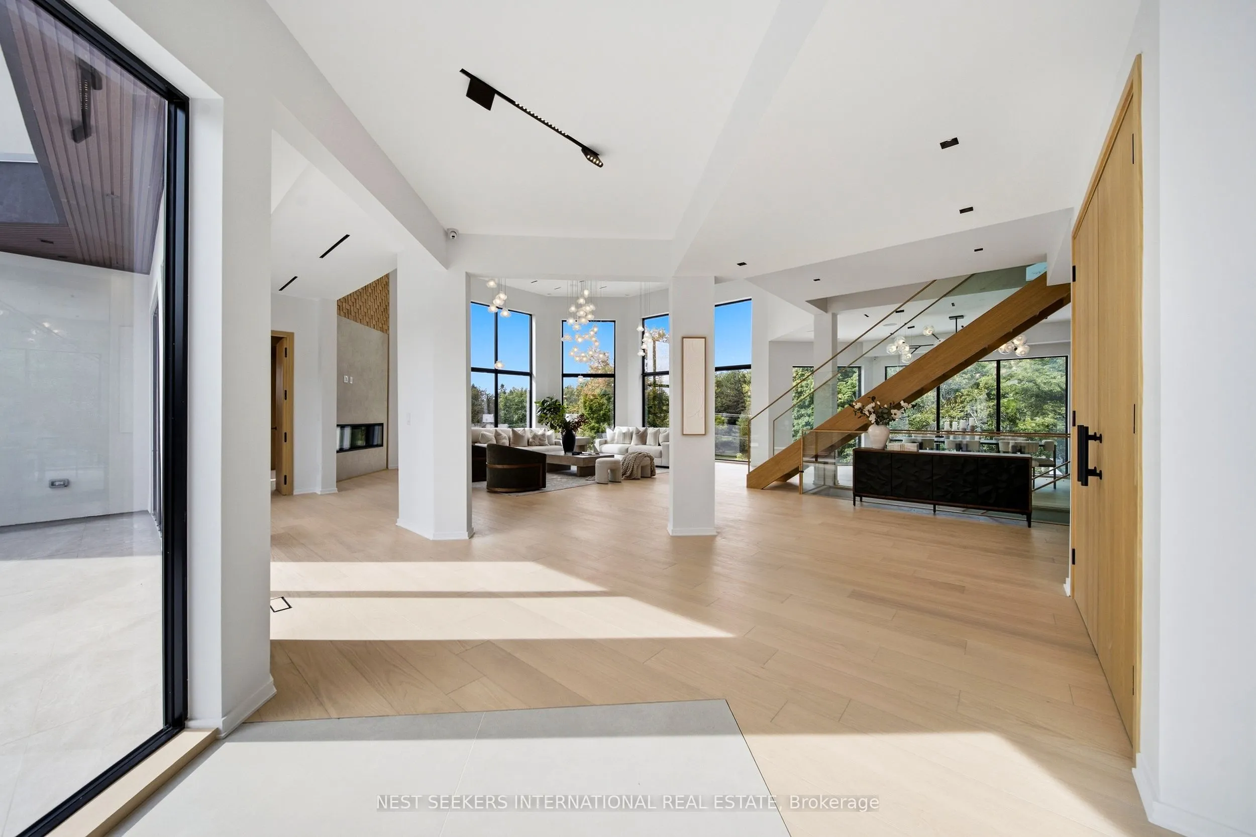 2 Champlain Crescent