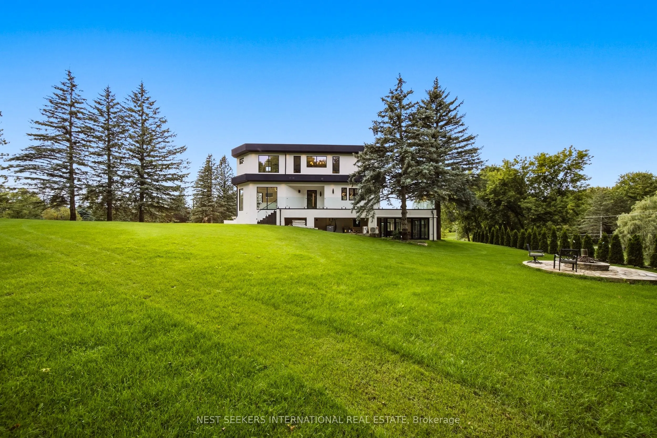2 Champlain Crescent