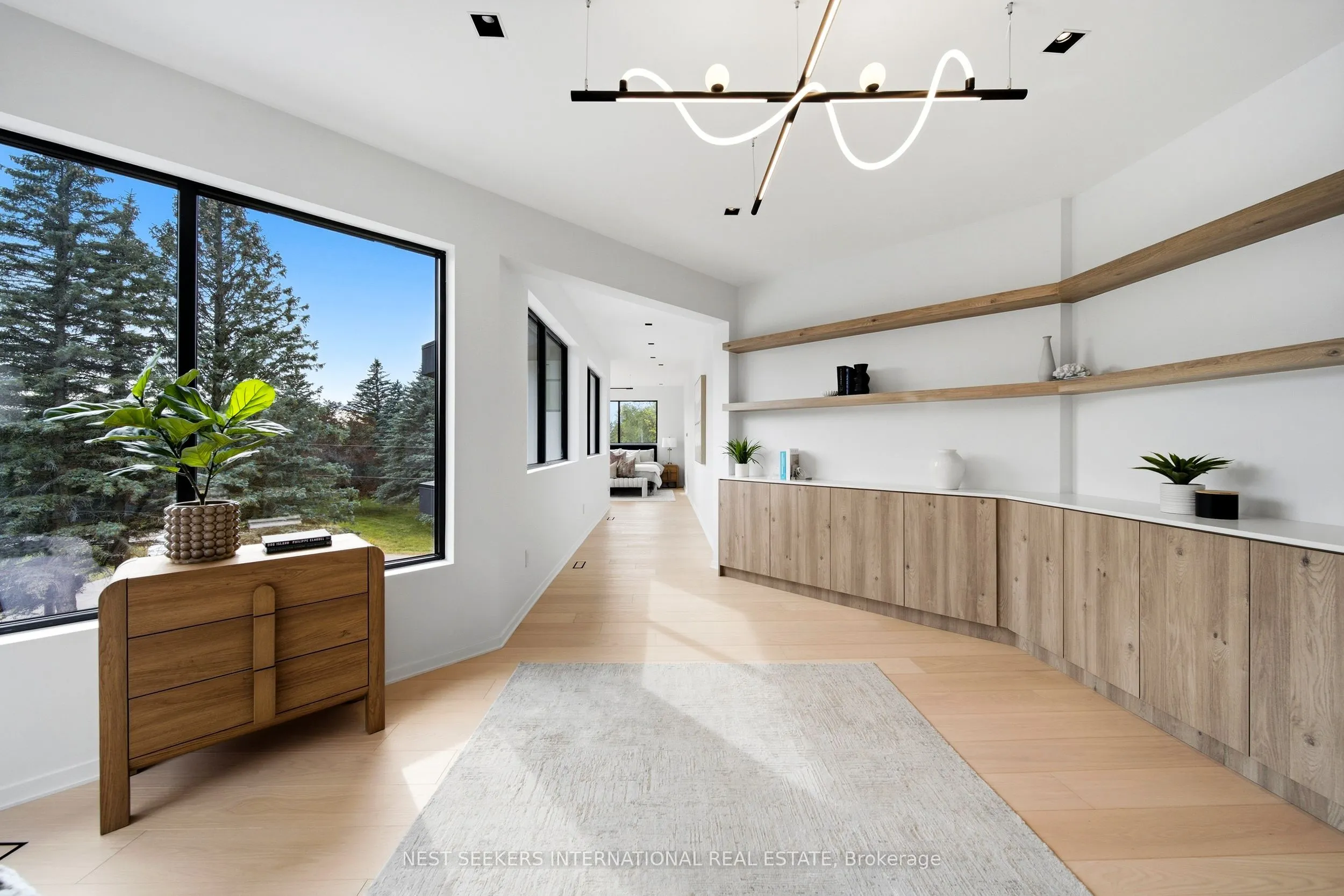 2 Champlain Crescent