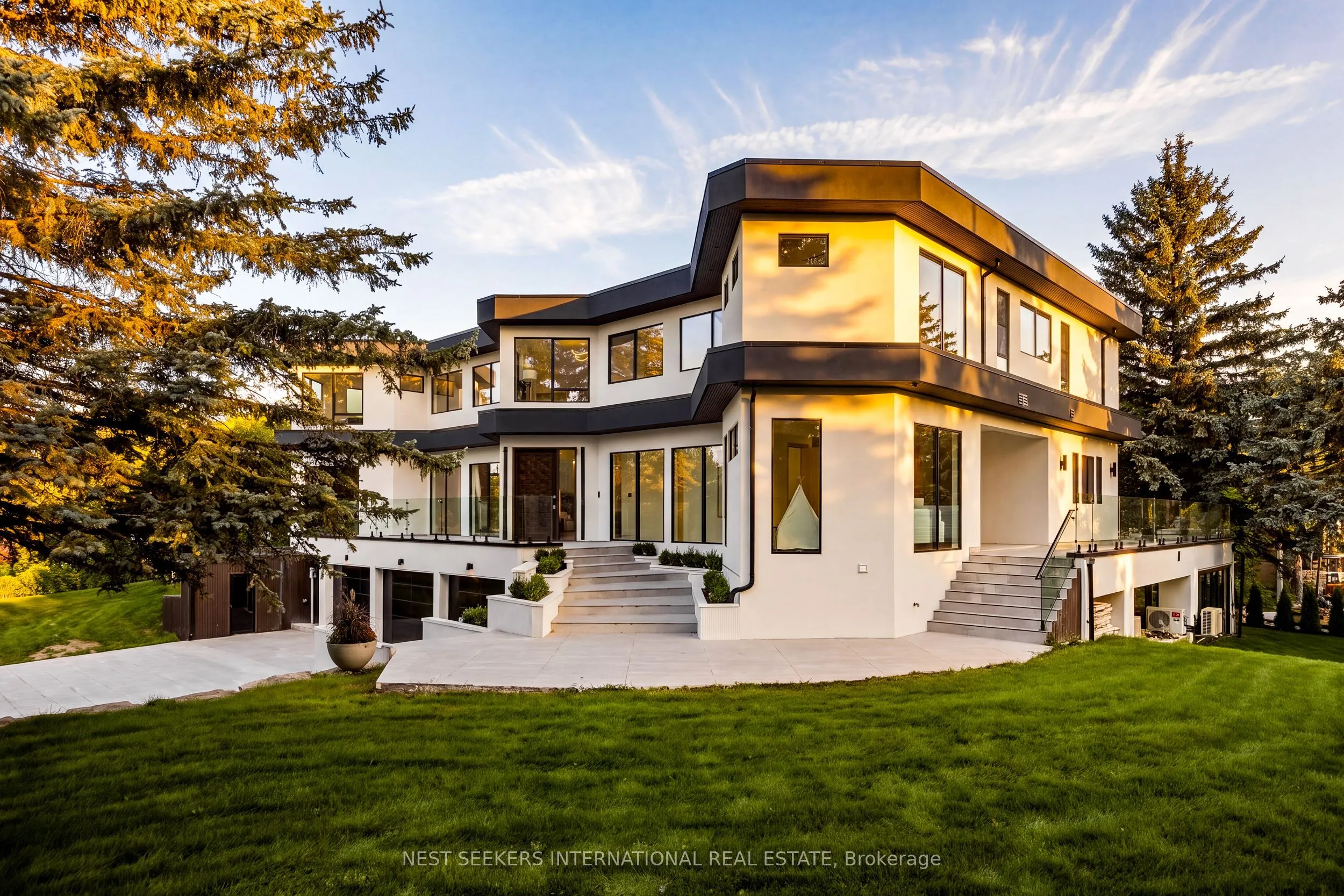 2 Champlain Crescent