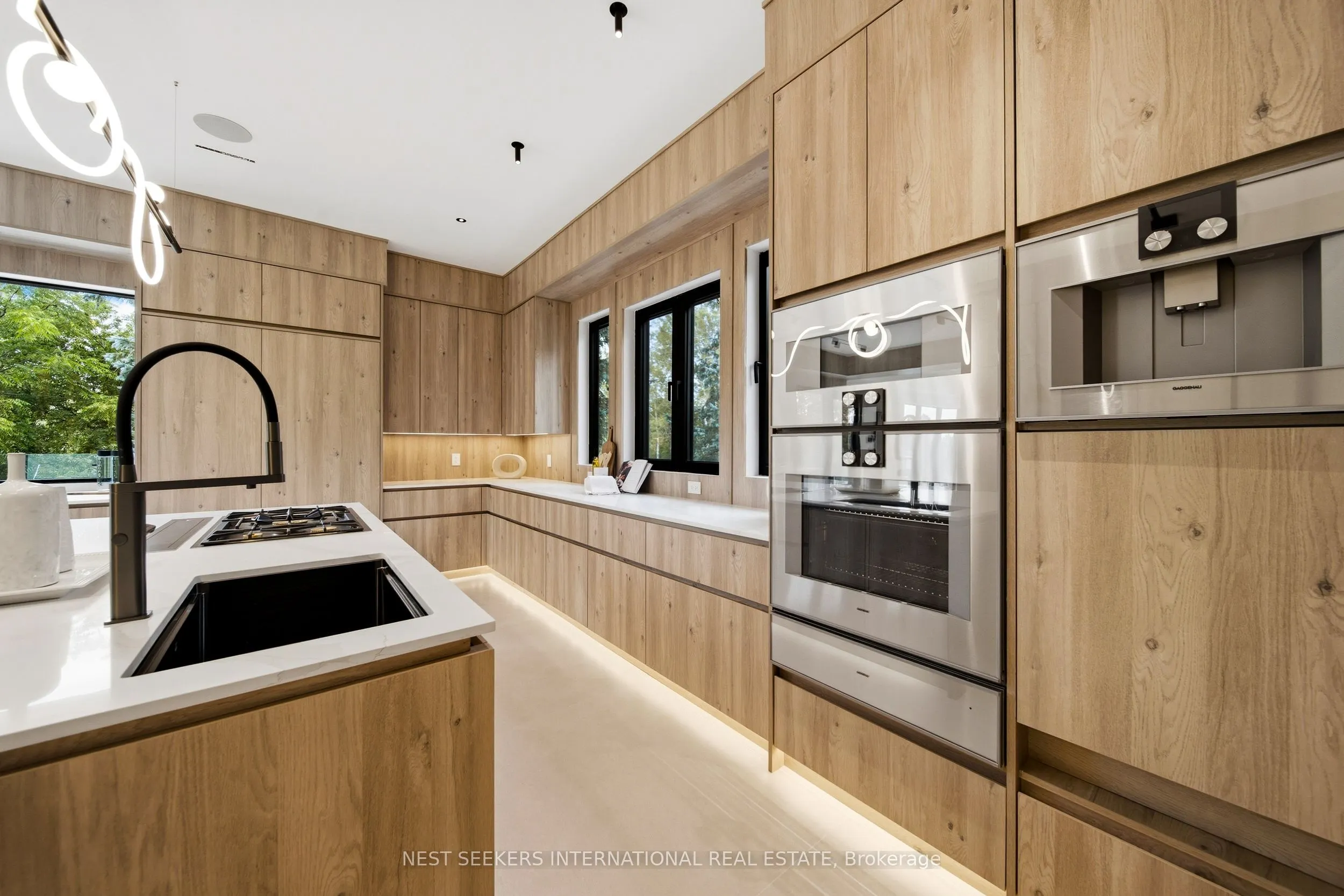 2 Champlain Crescent