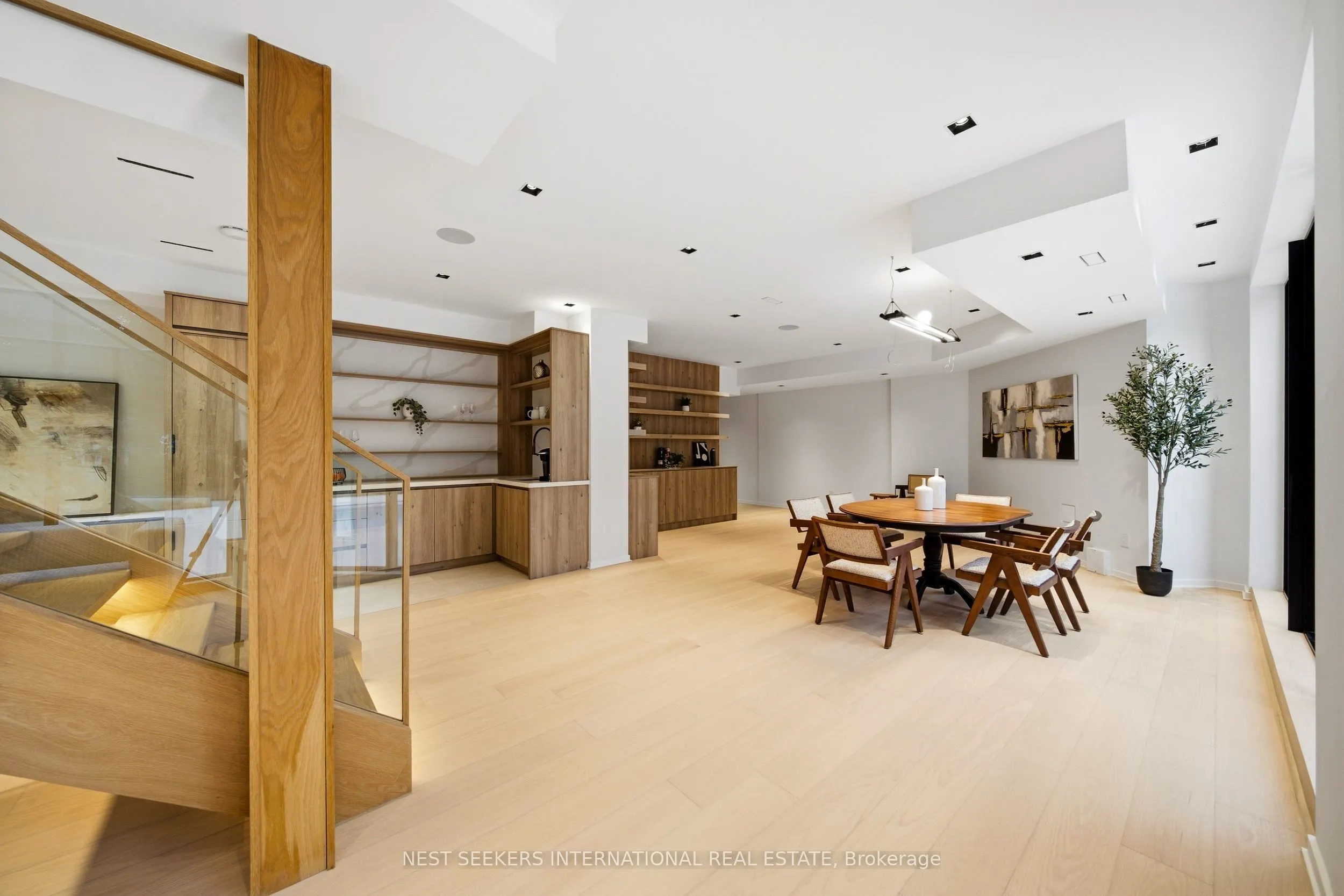 2 Champlain Crescent