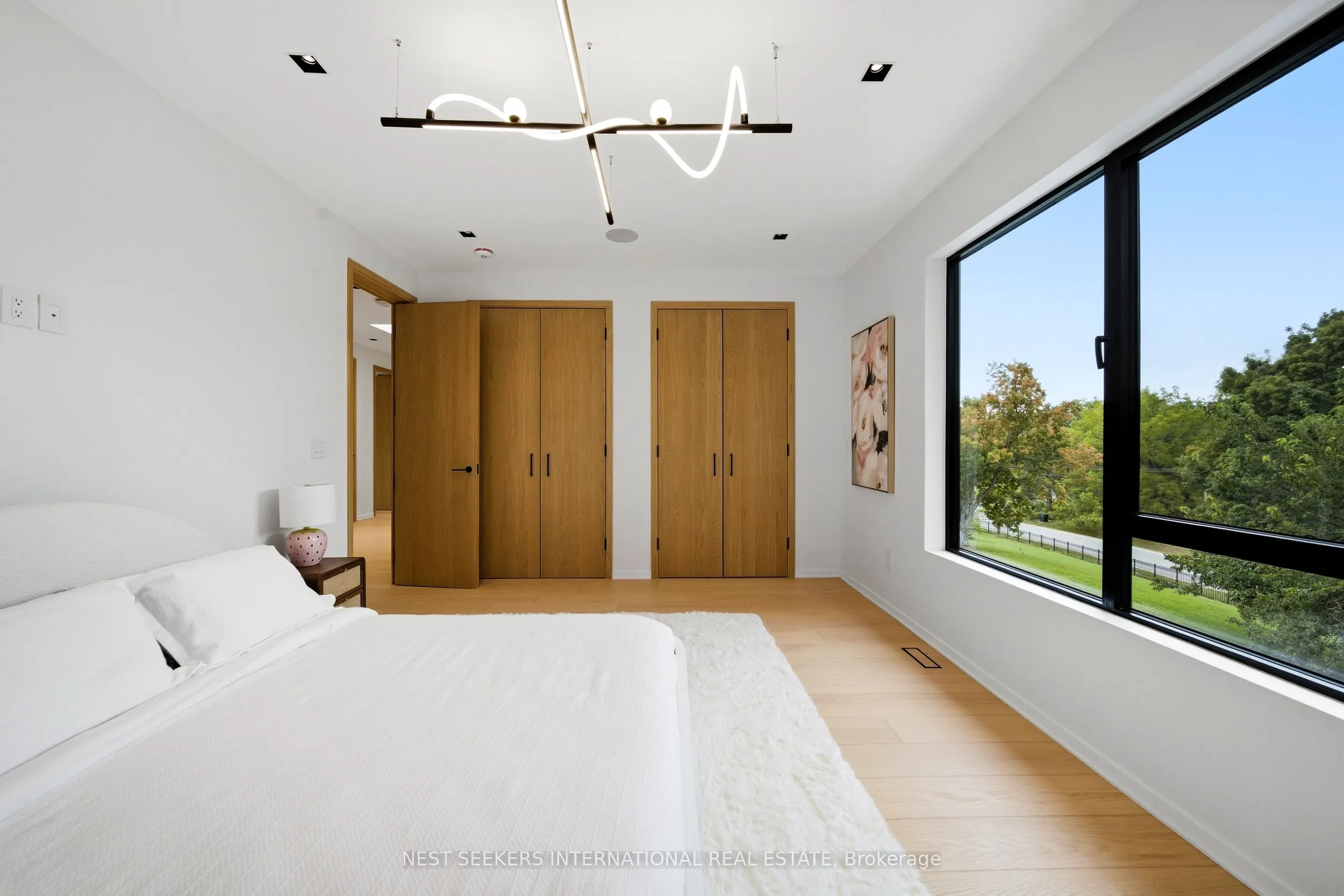 2 Champlain Crescent