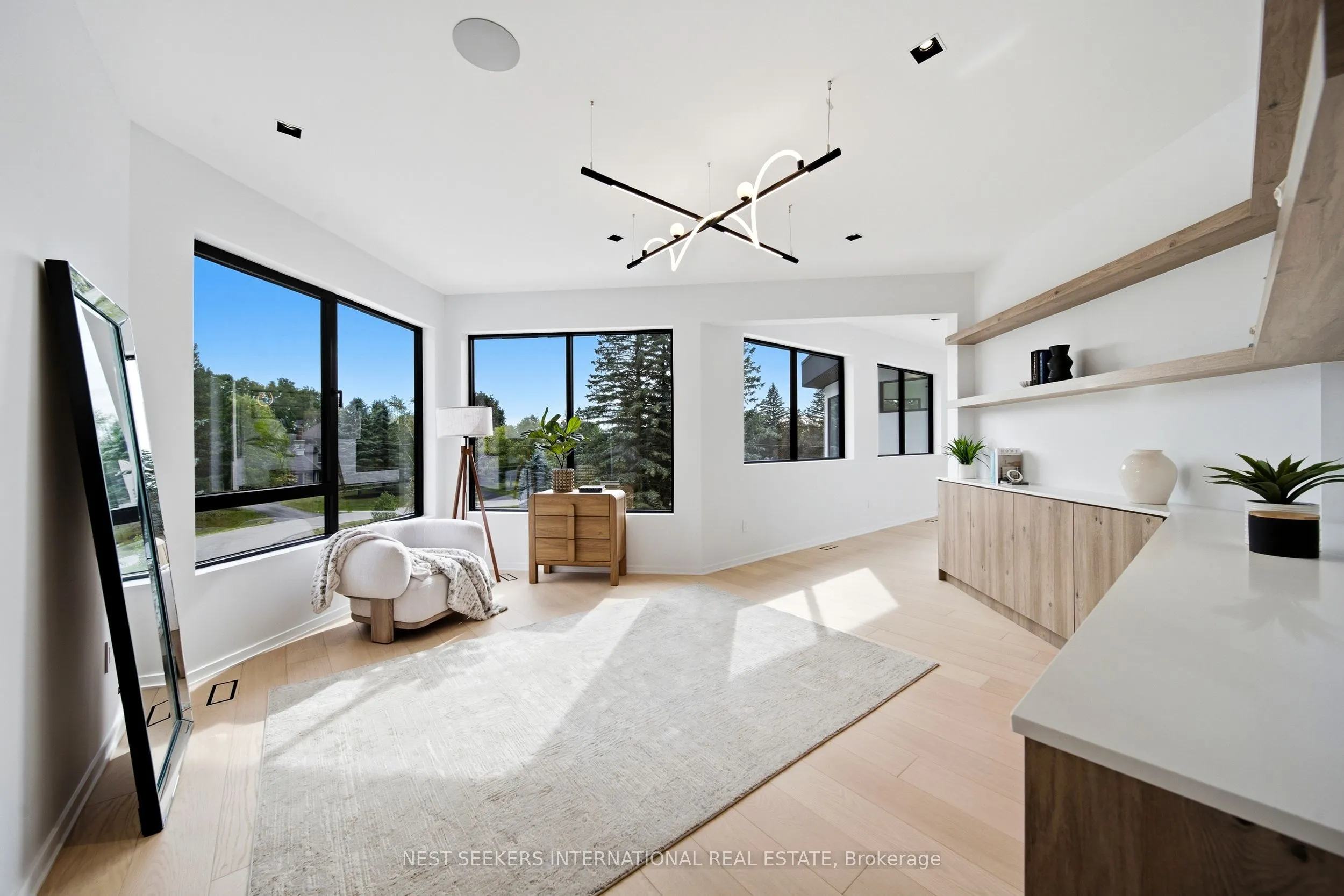 2 Champlain Crescent
