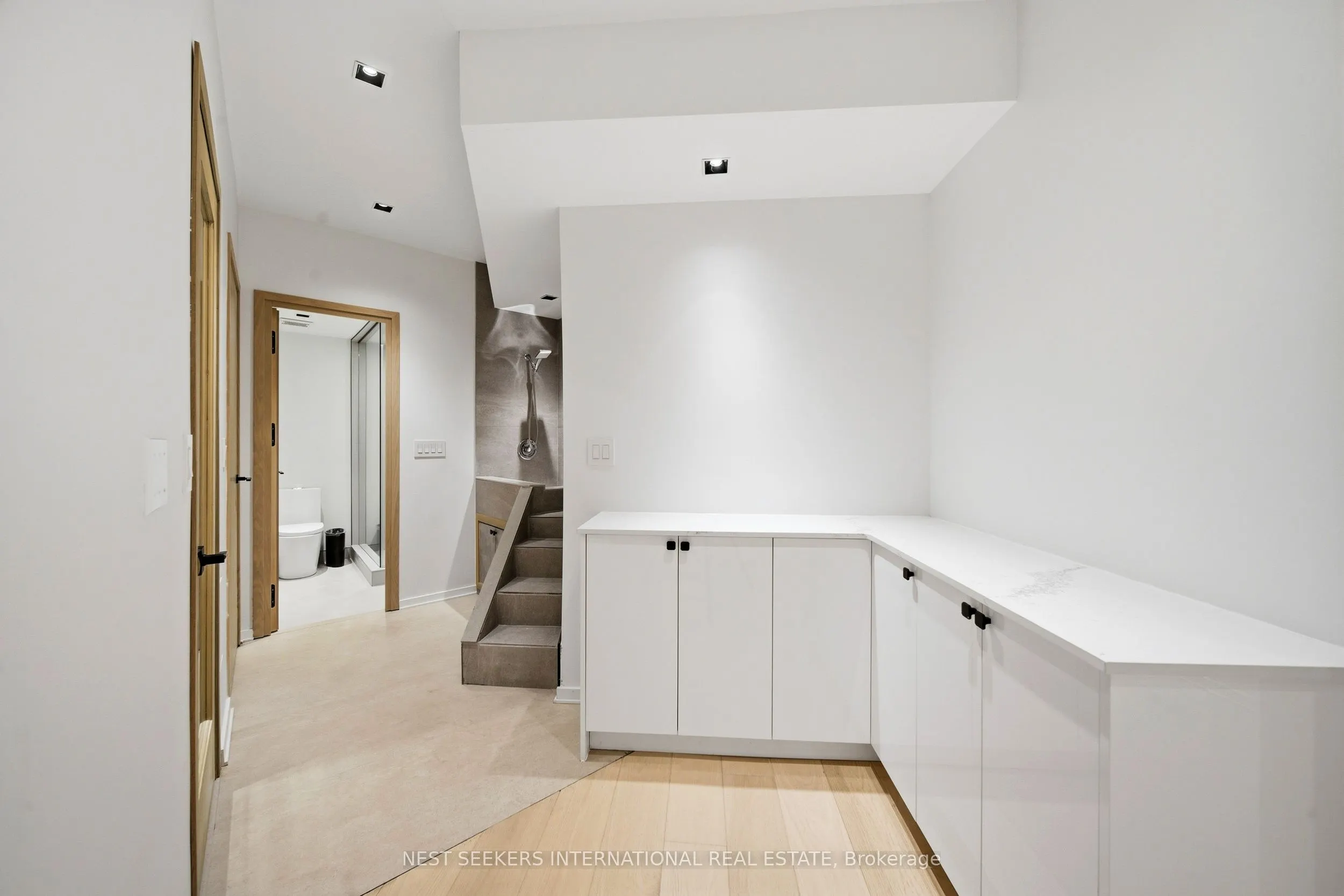 2 Champlain Crescent