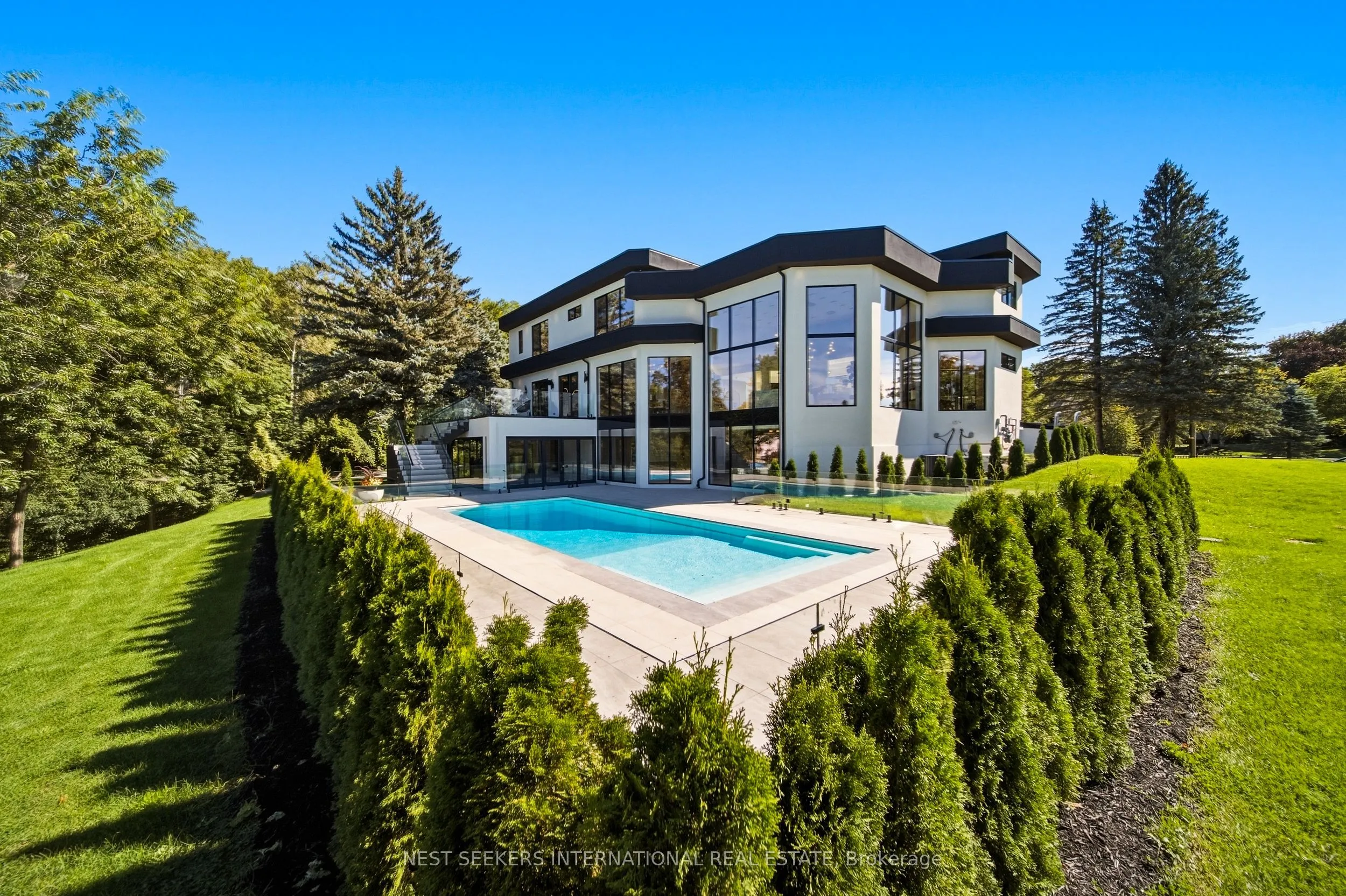 2 Champlain Crescent