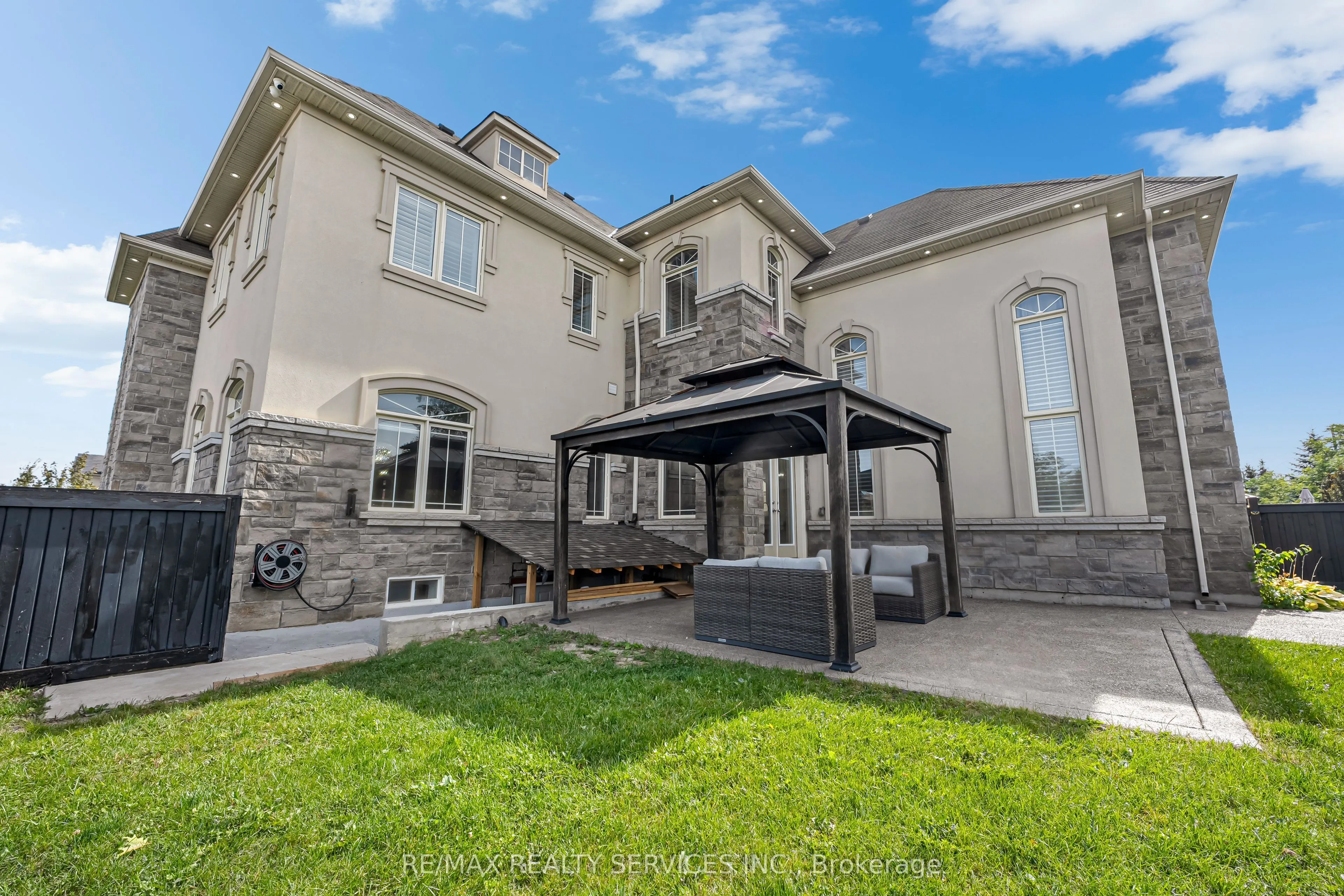 22 Giant Cedars Court