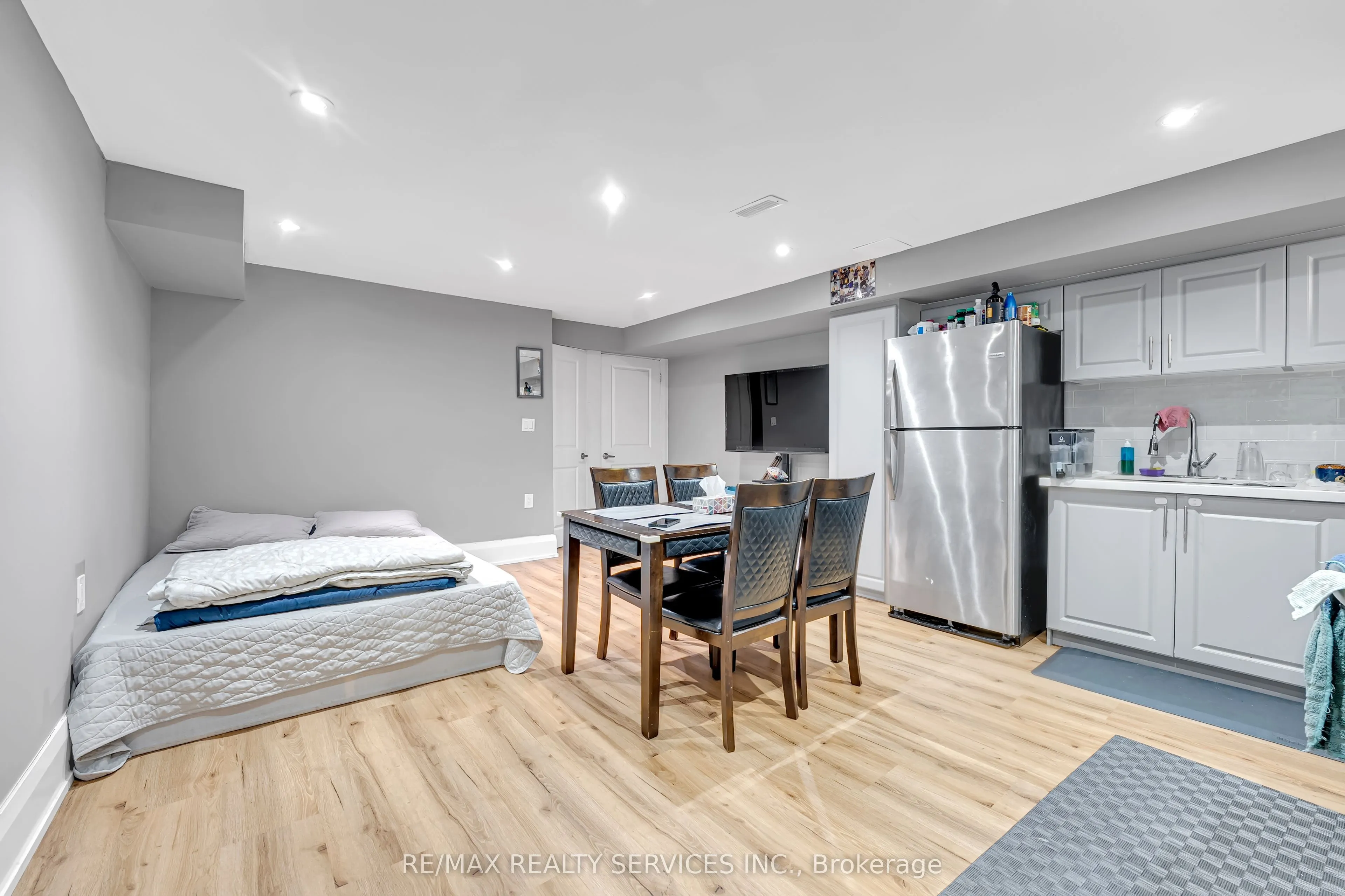 22 Giant Cedars Court
