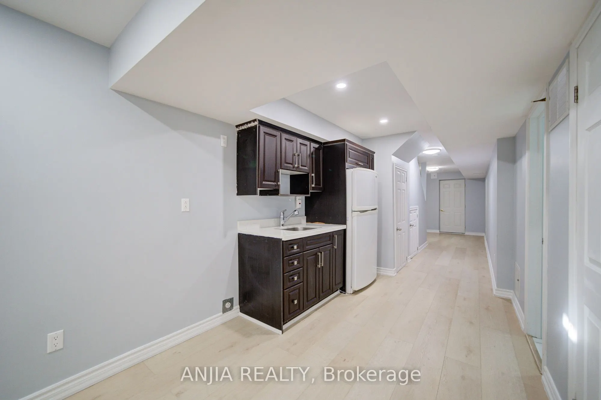 28 Grandwood Avenue