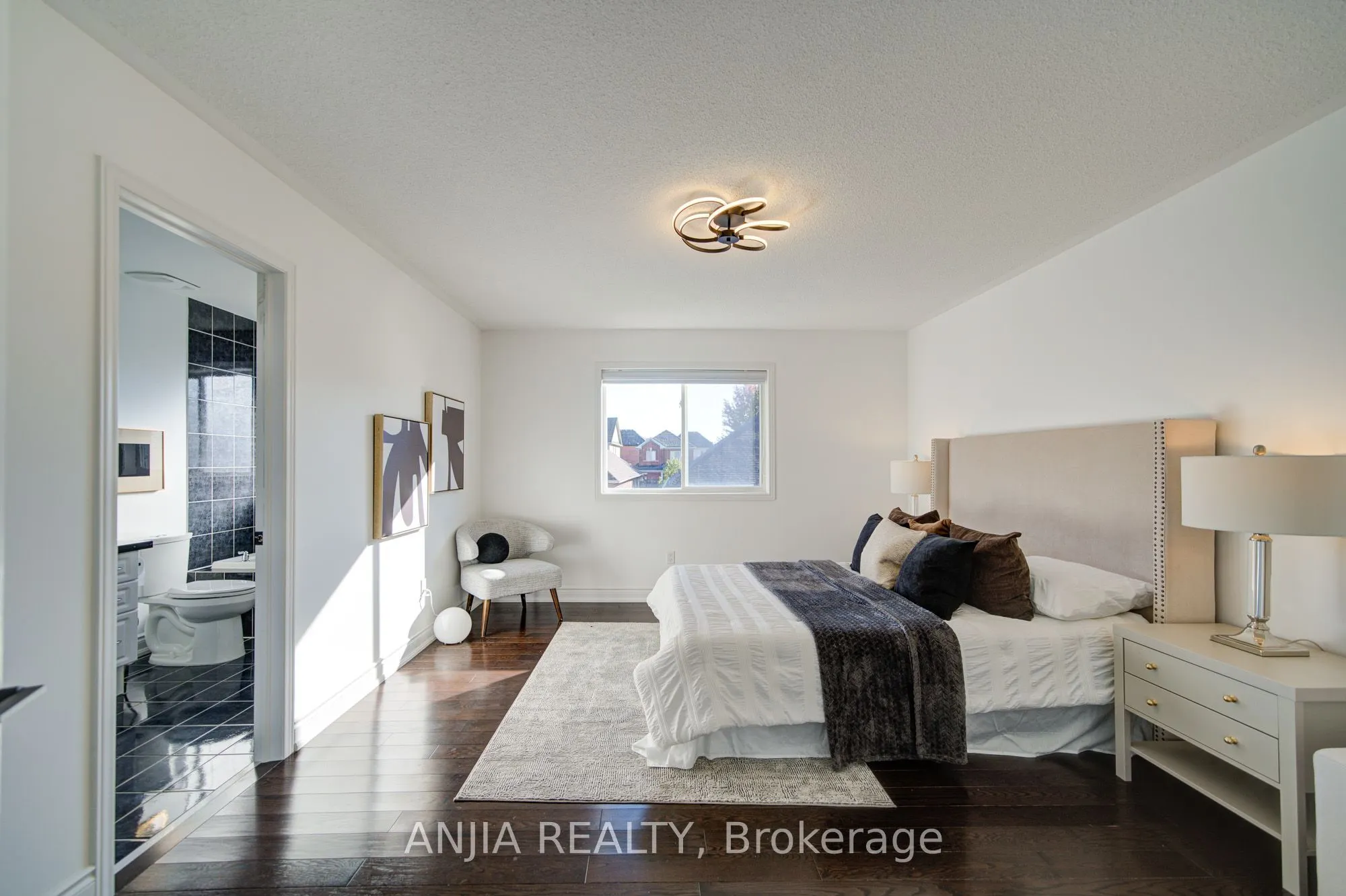 28 Grandwood Avenue
