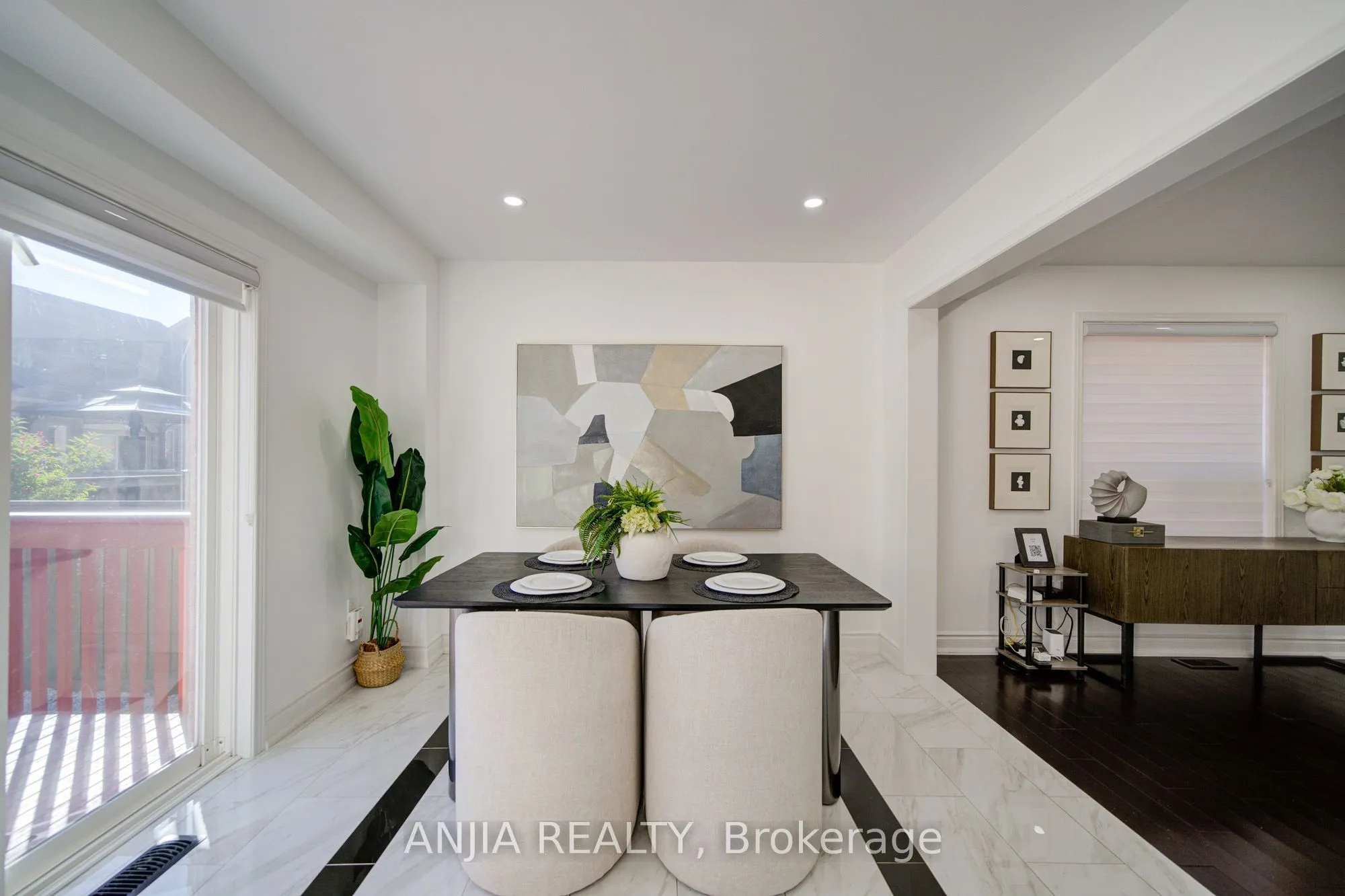 28 Grandwood Avenue