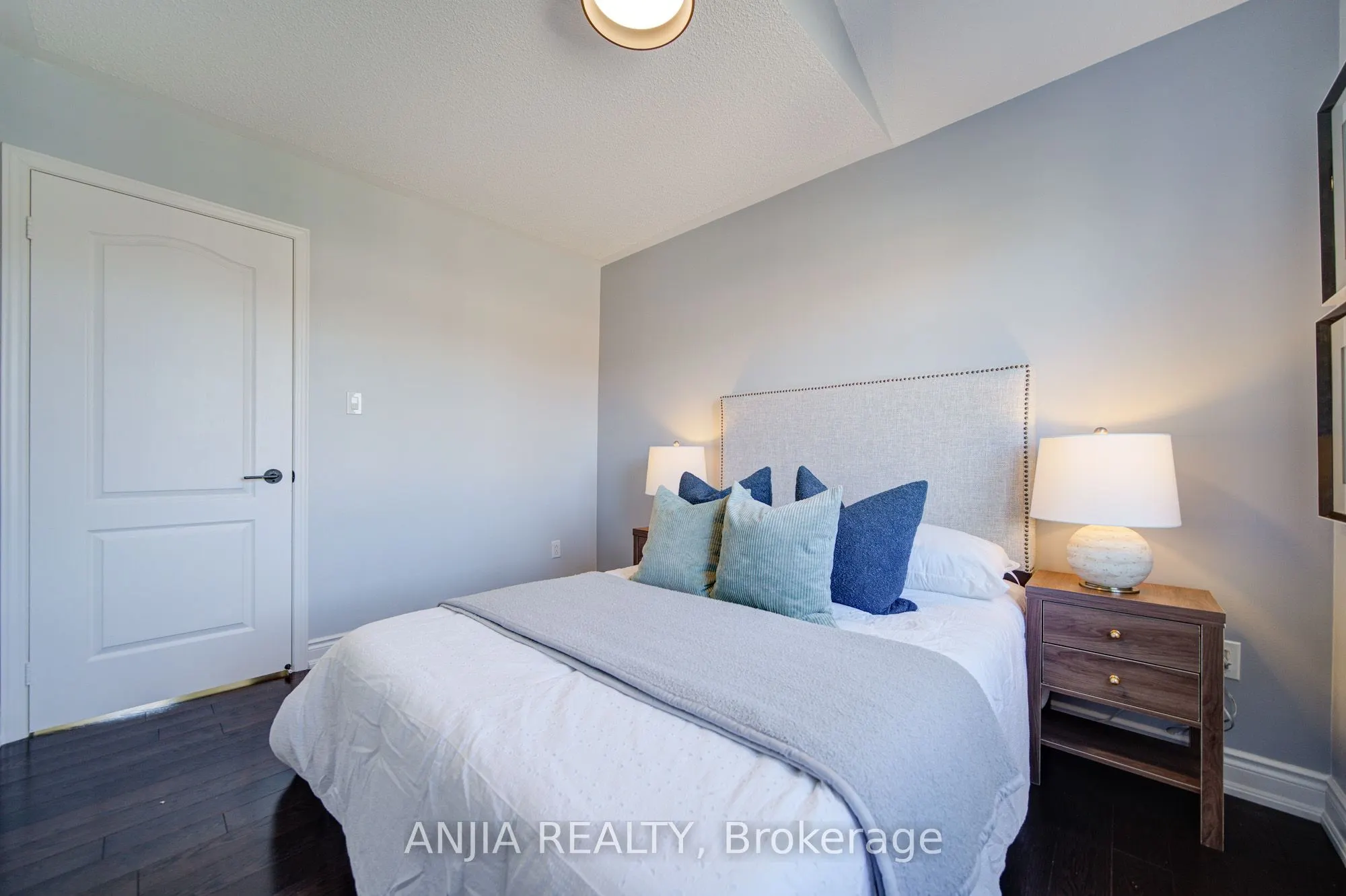 28 Grandwood Avenue