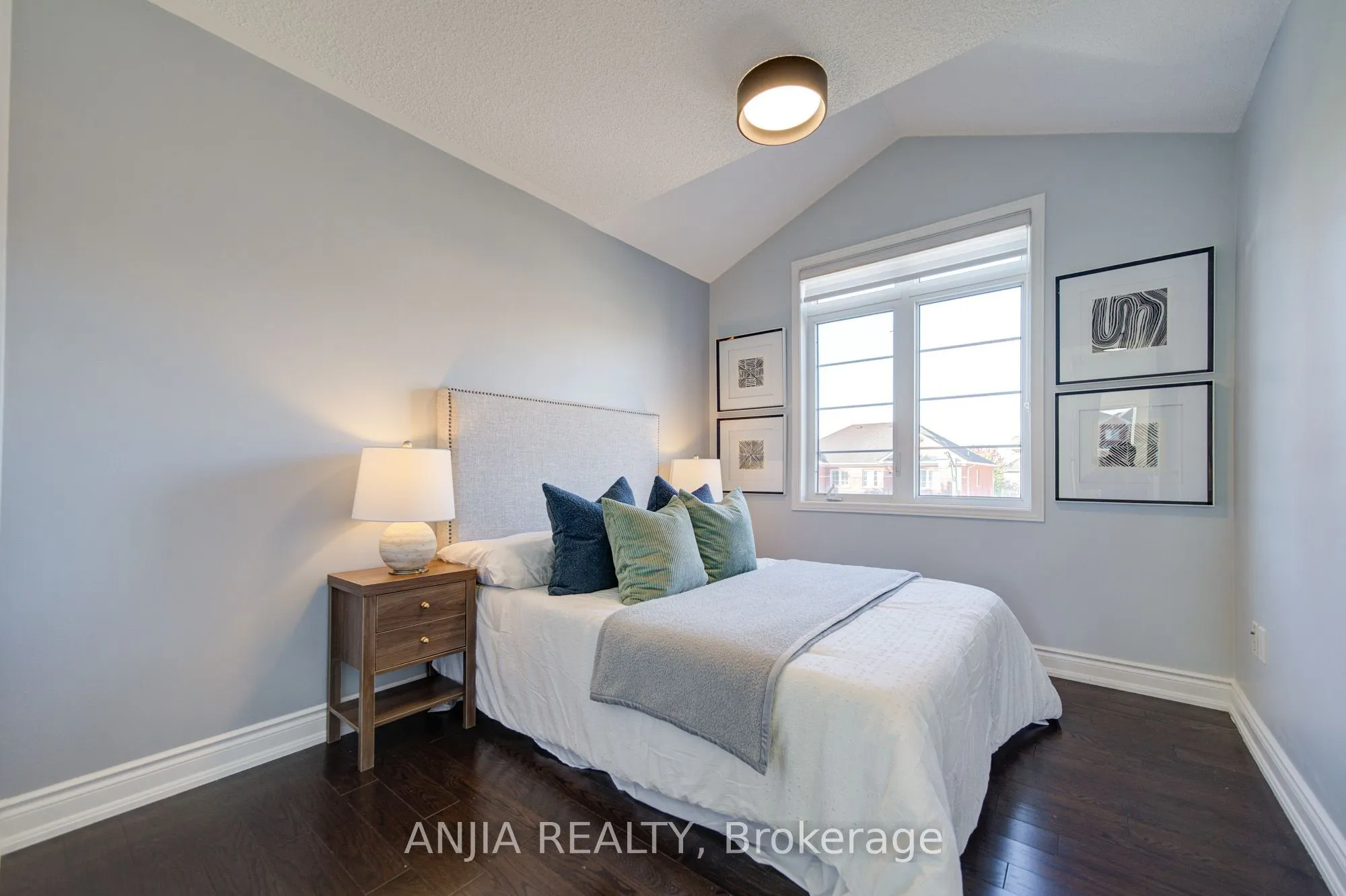 28 Grandwood Avenue
