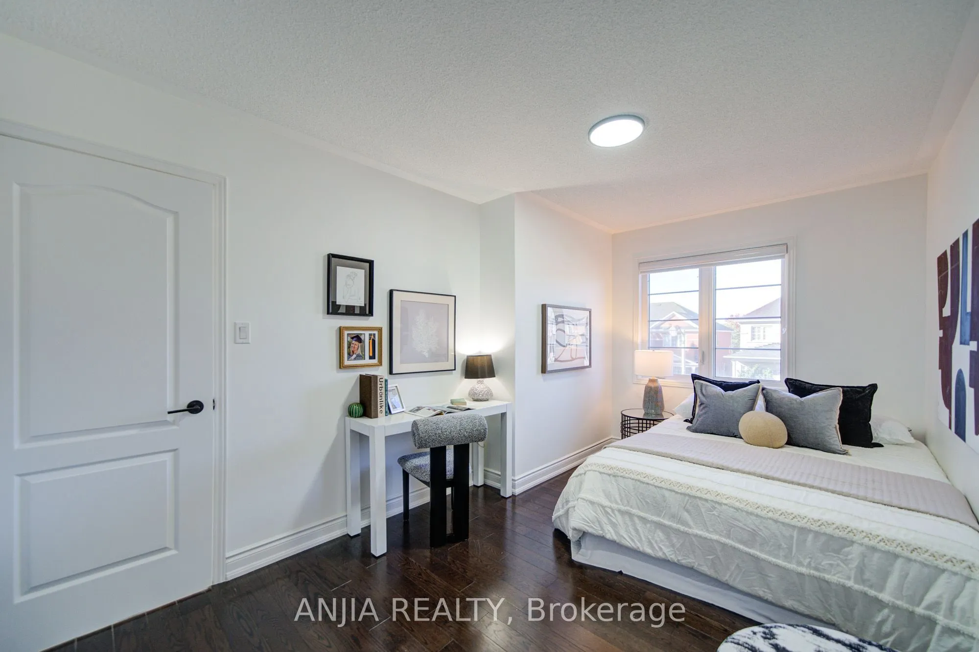 28 Grandwood Avenue