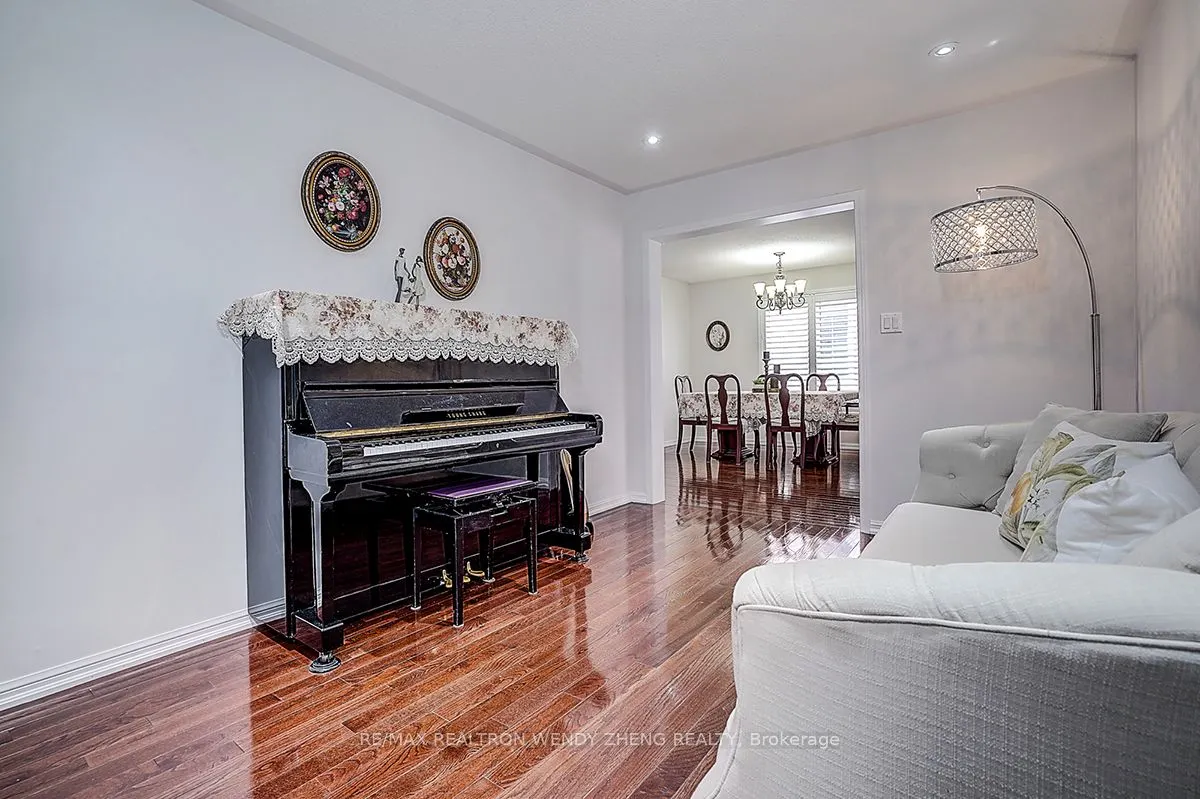 10 Collie Crescent