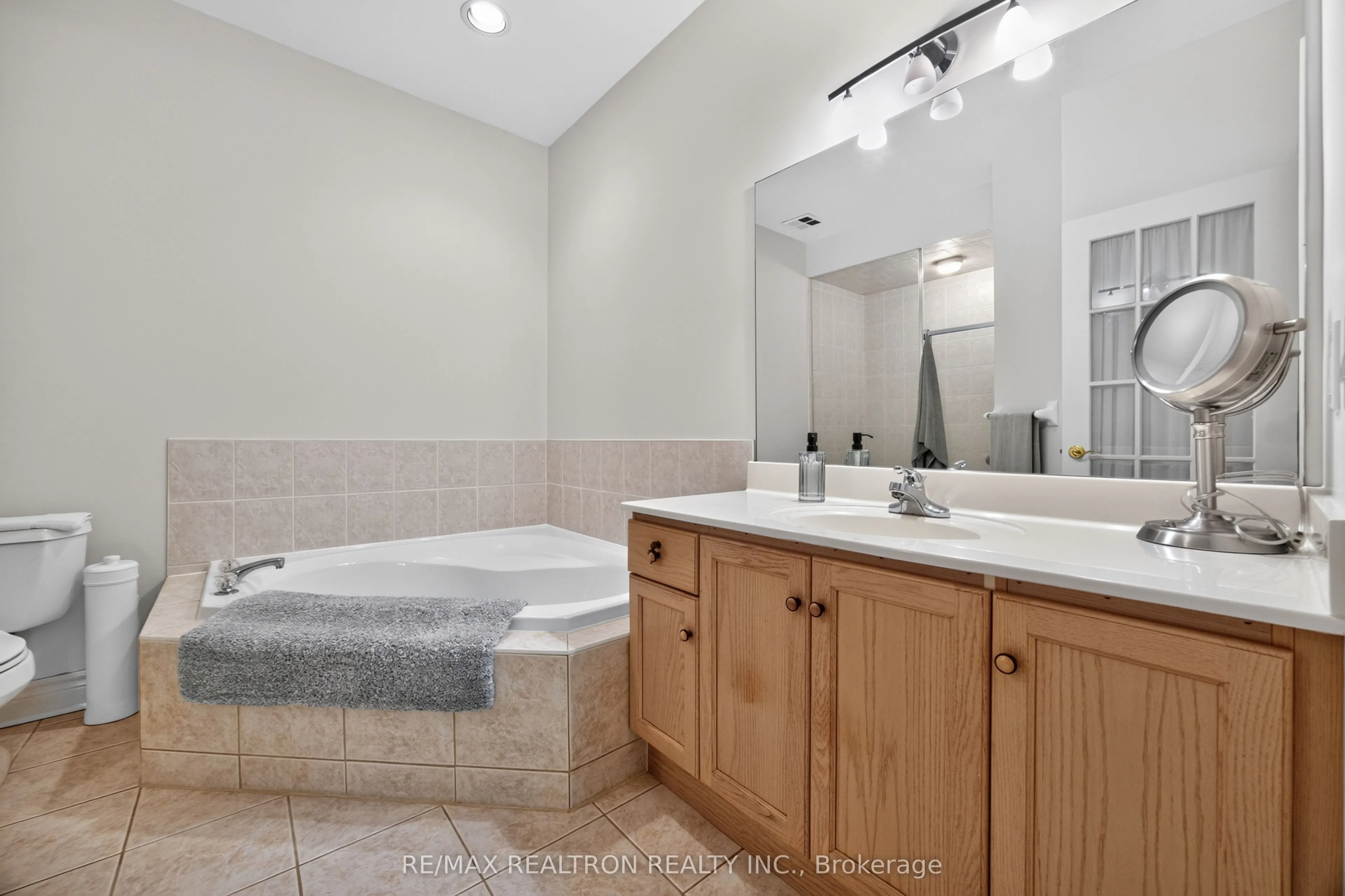 402 Morley Cook Crescent #402