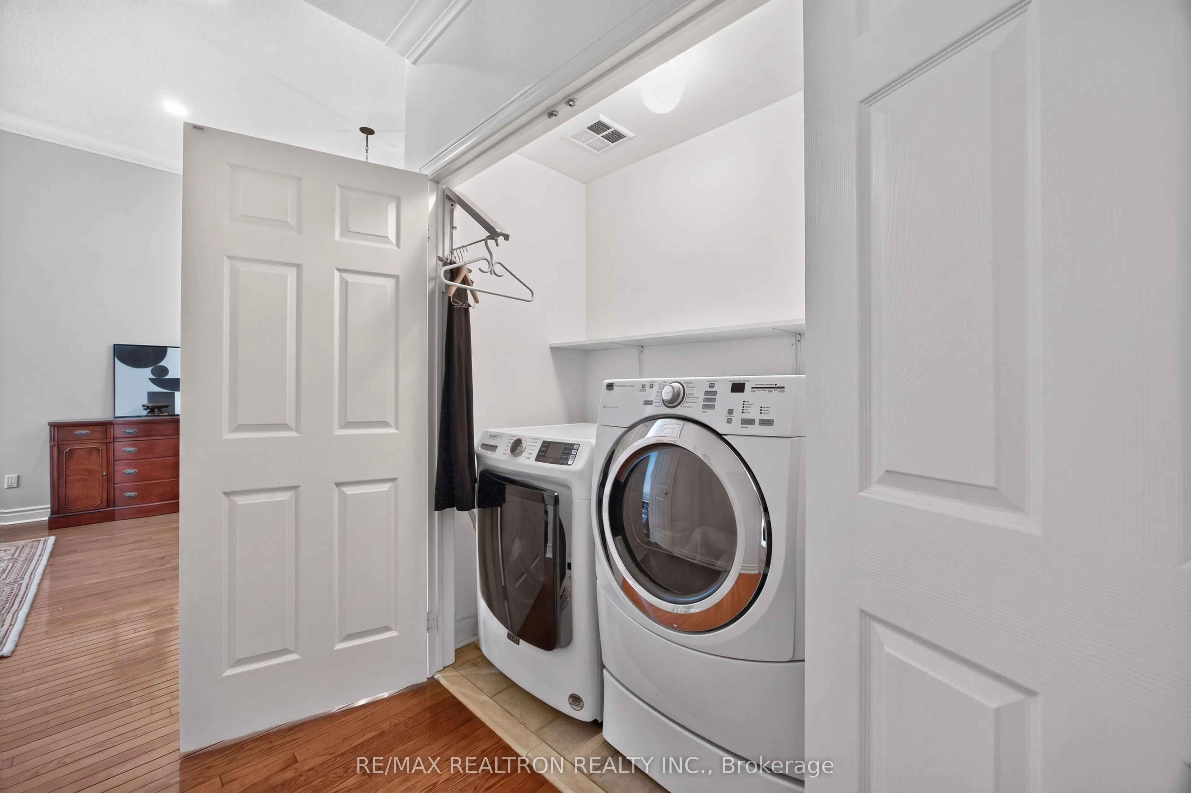 402 Morley Cook Crescent #402