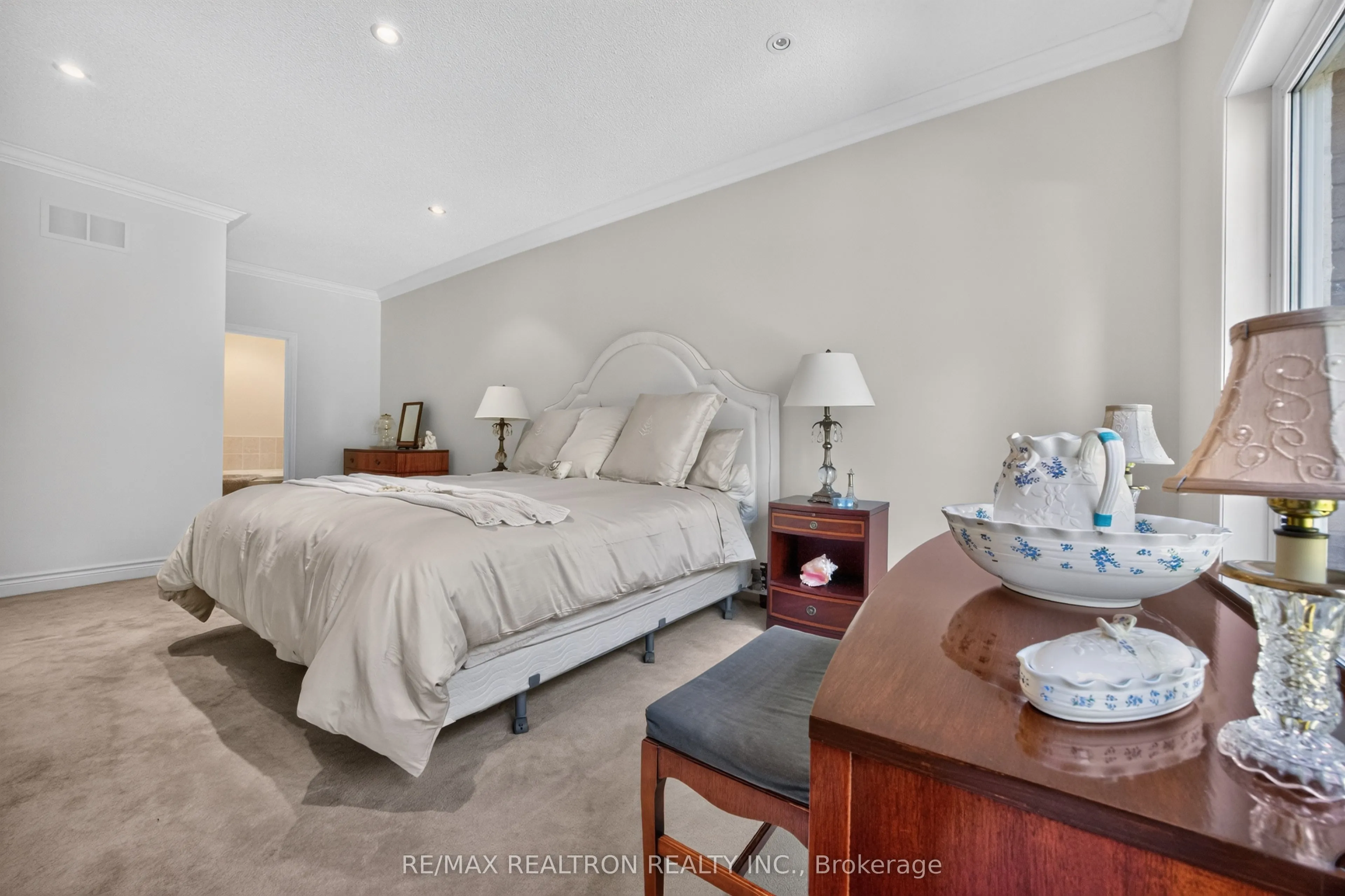 402 Morley Cook Crescent #402