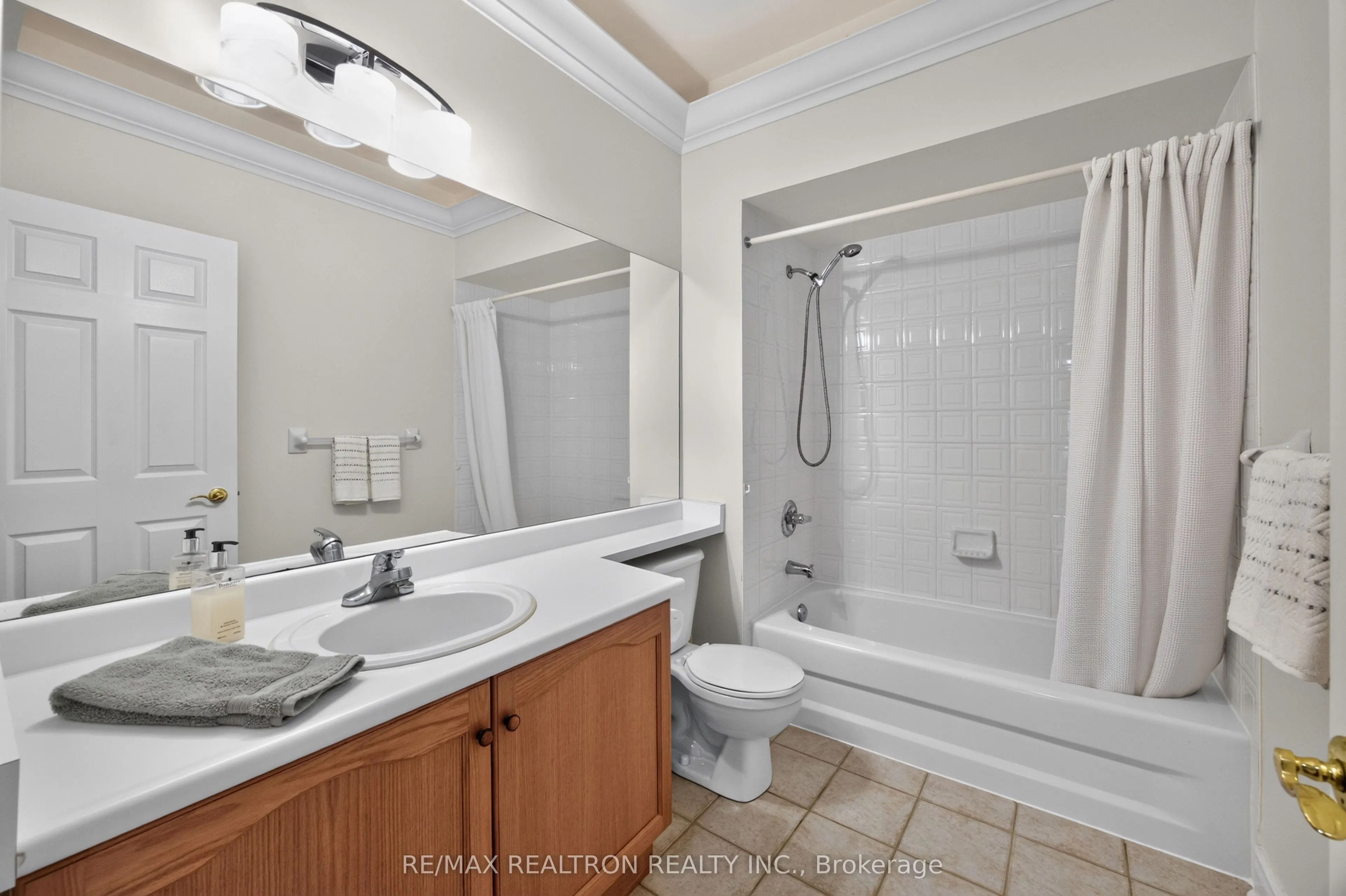 402 Morley Cook Crescent #402