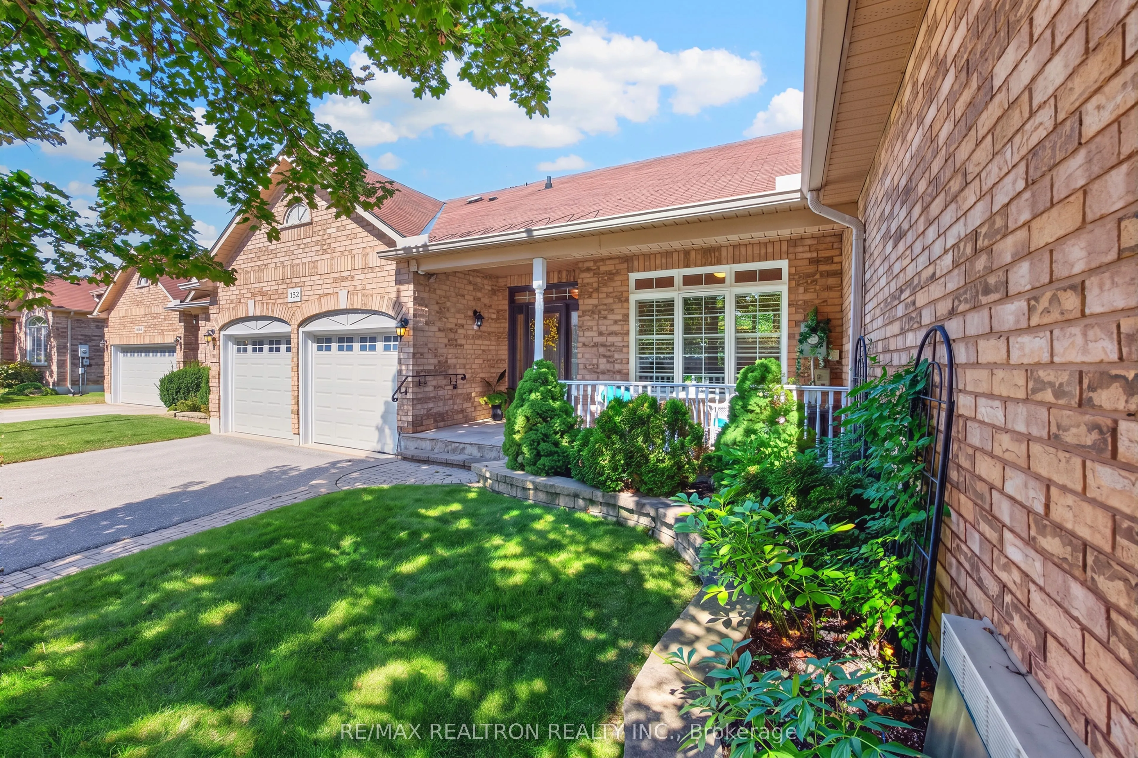 402 Morley Cook Crescent #402