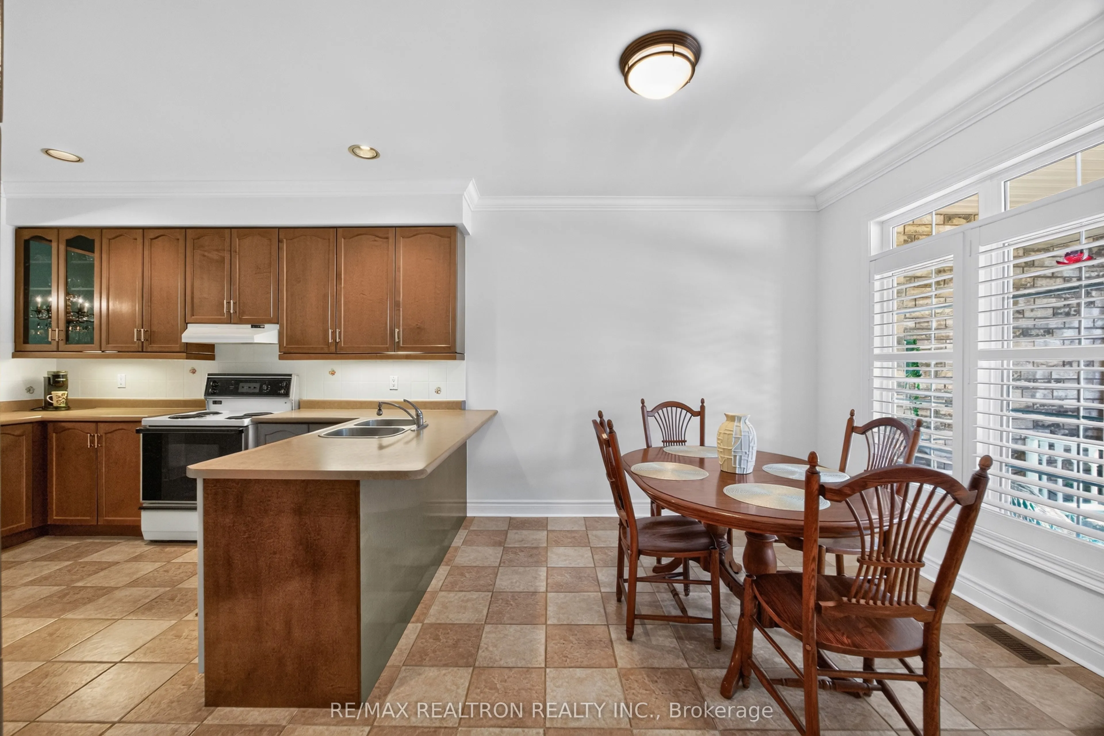 402 Morley Cook Crescent #402