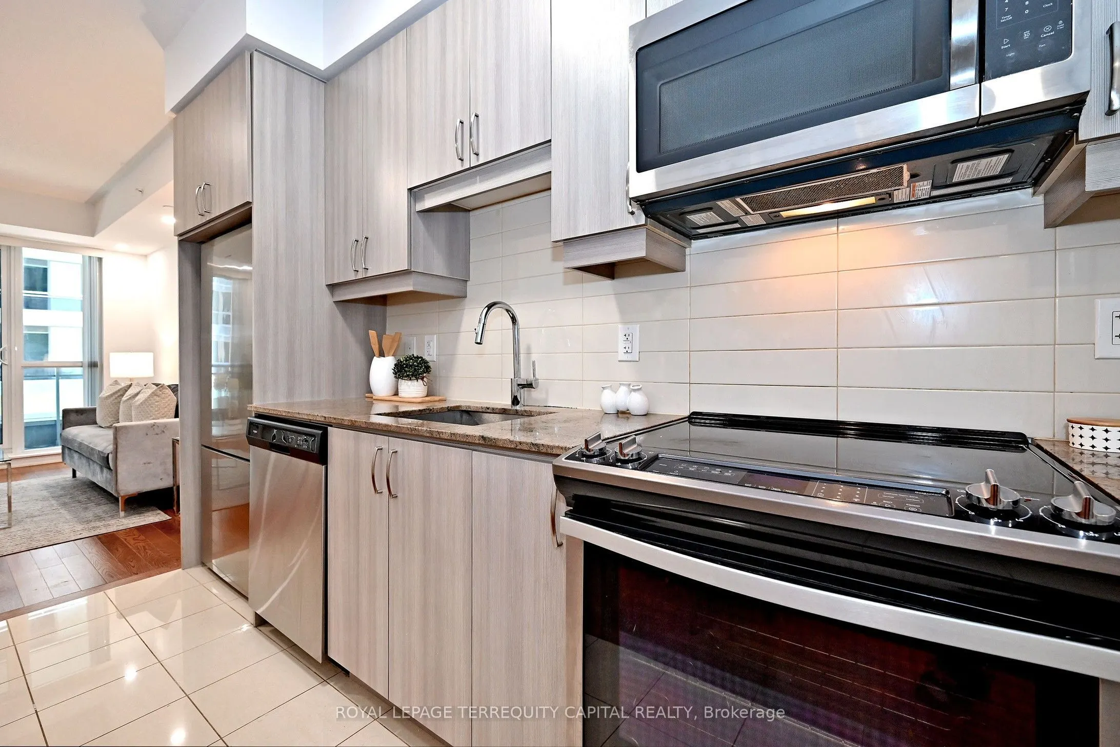 9199 Yonge Street #306