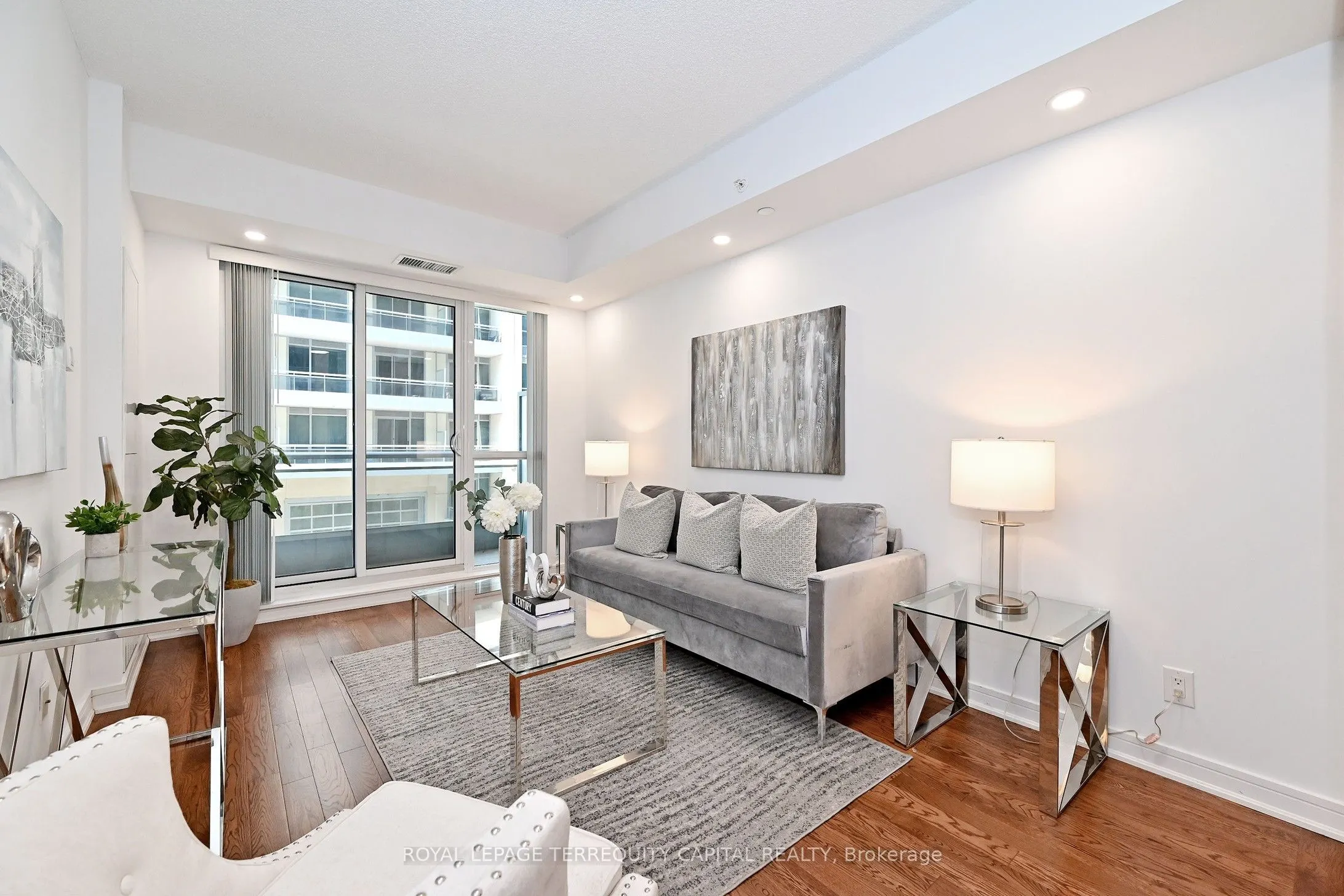 9199 Yonge Street #306