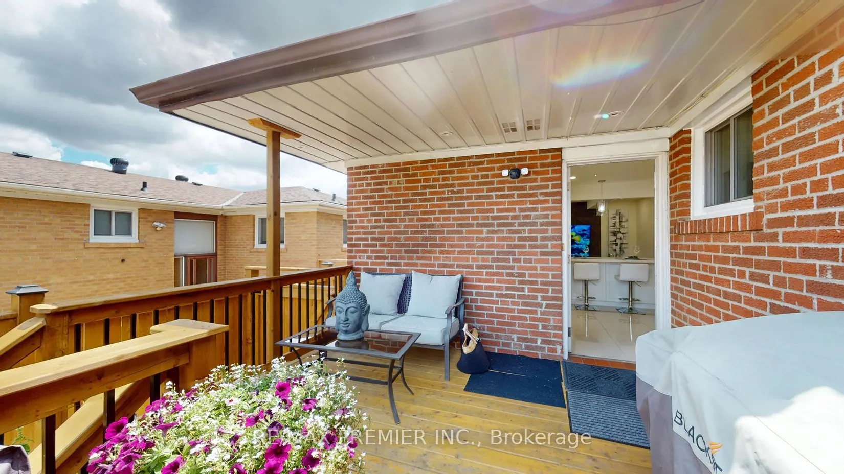 438 Woodbridge Avenue