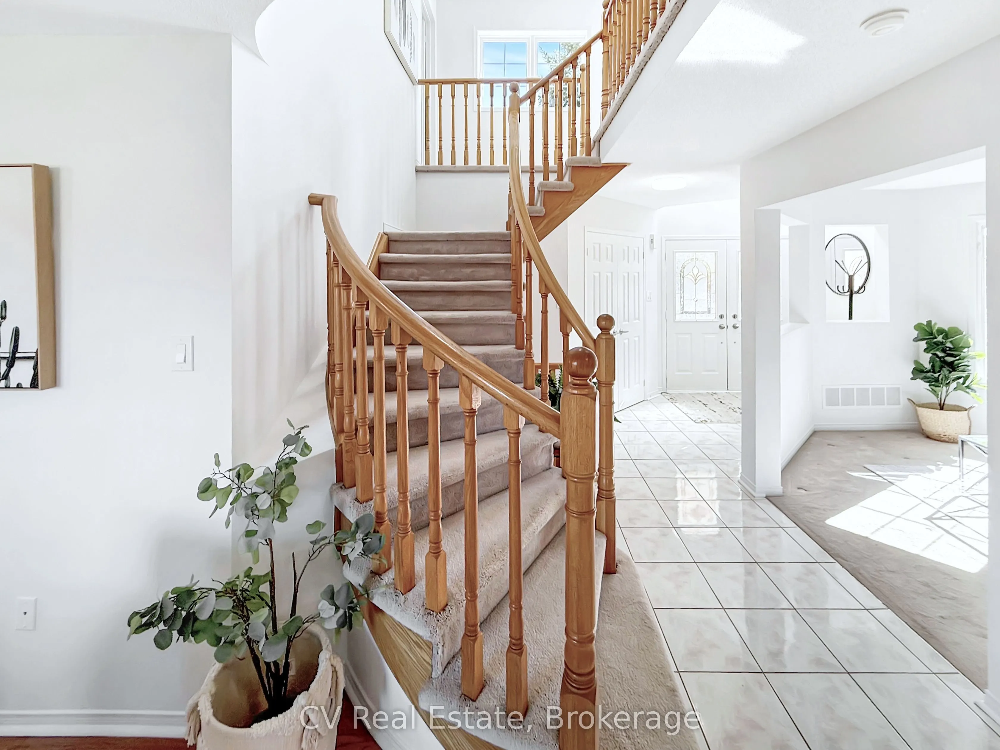 1338 Vincent Crescent