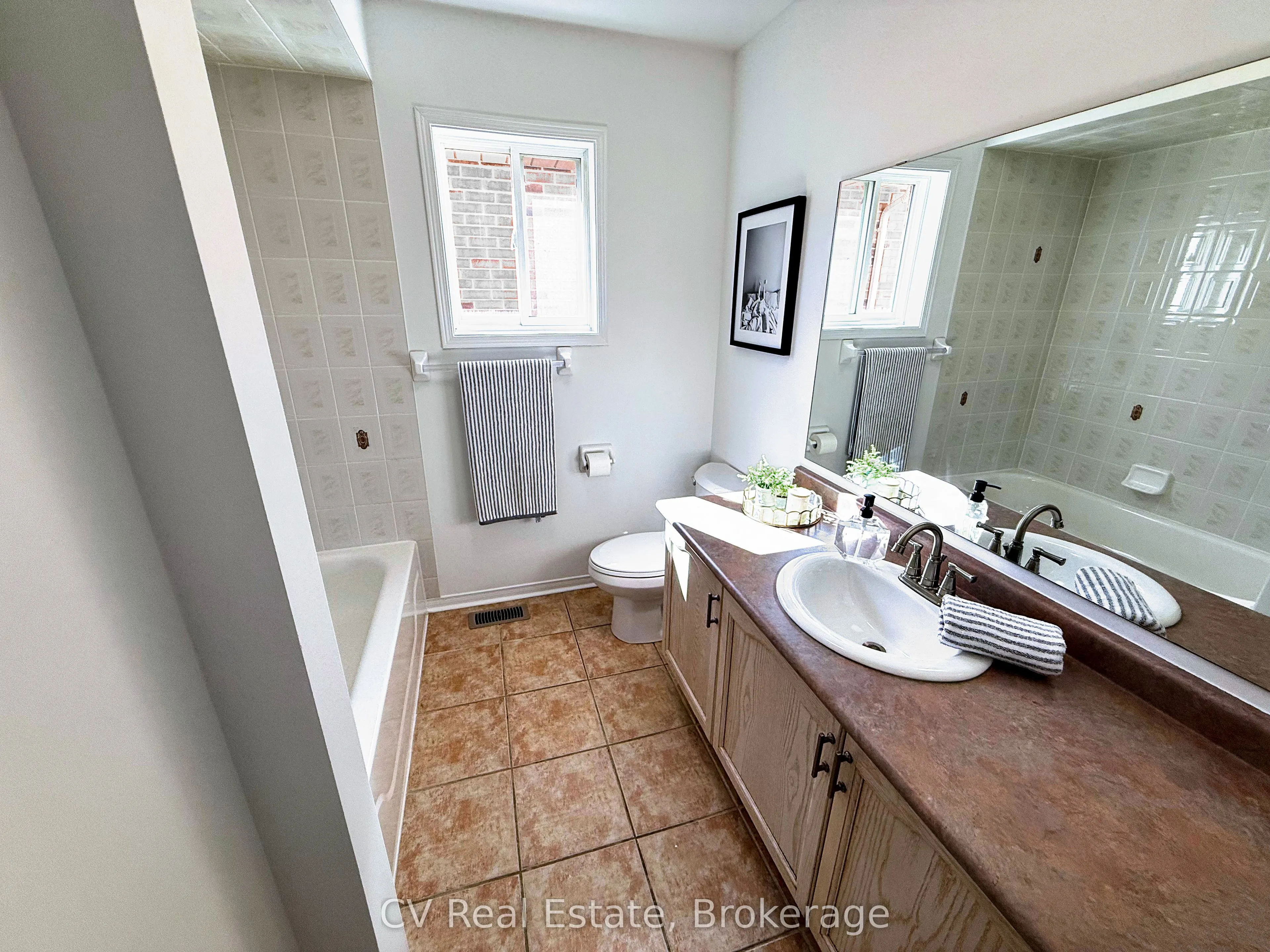 1338 Vincent Crescent