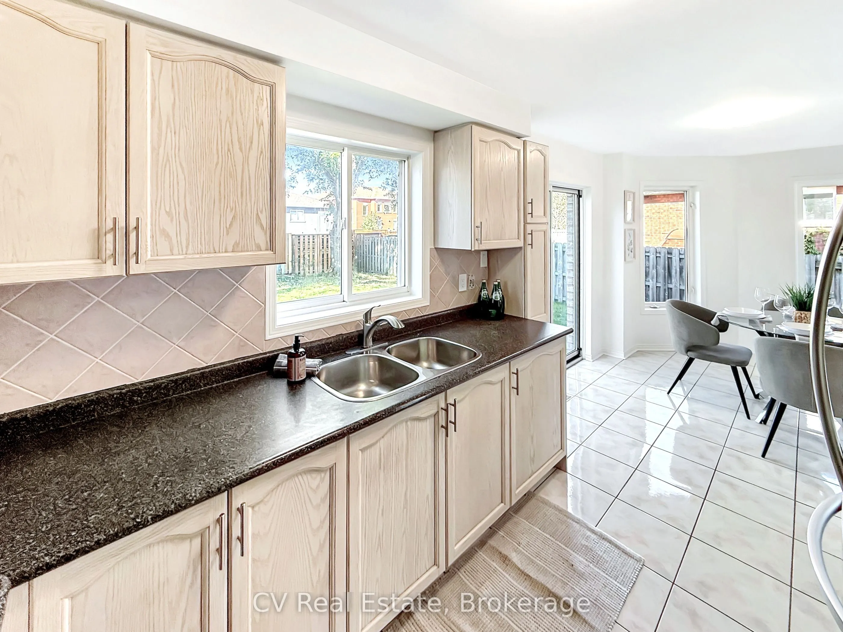 1338 Vincent Crescent