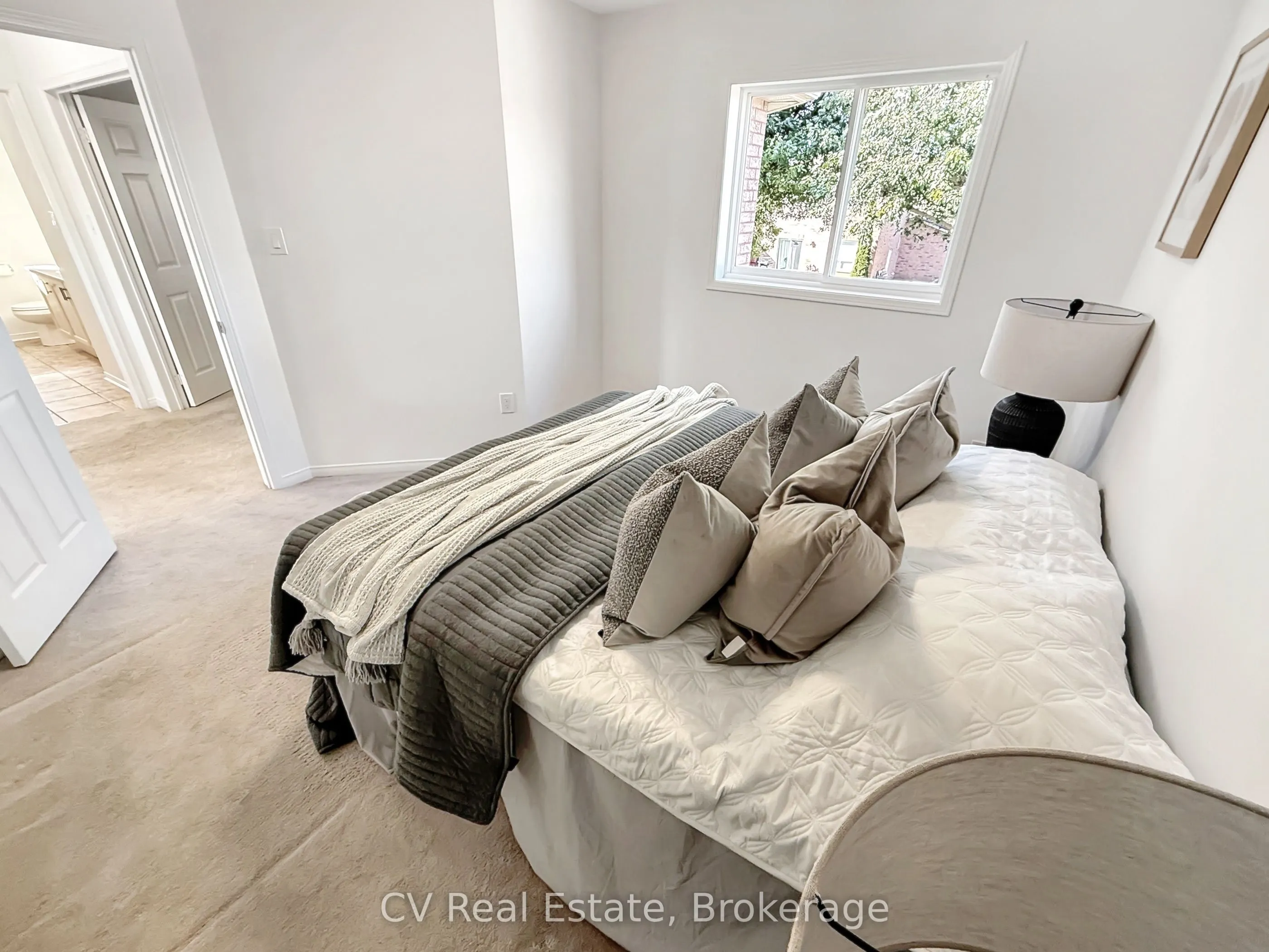 1338 Vincent Crescent