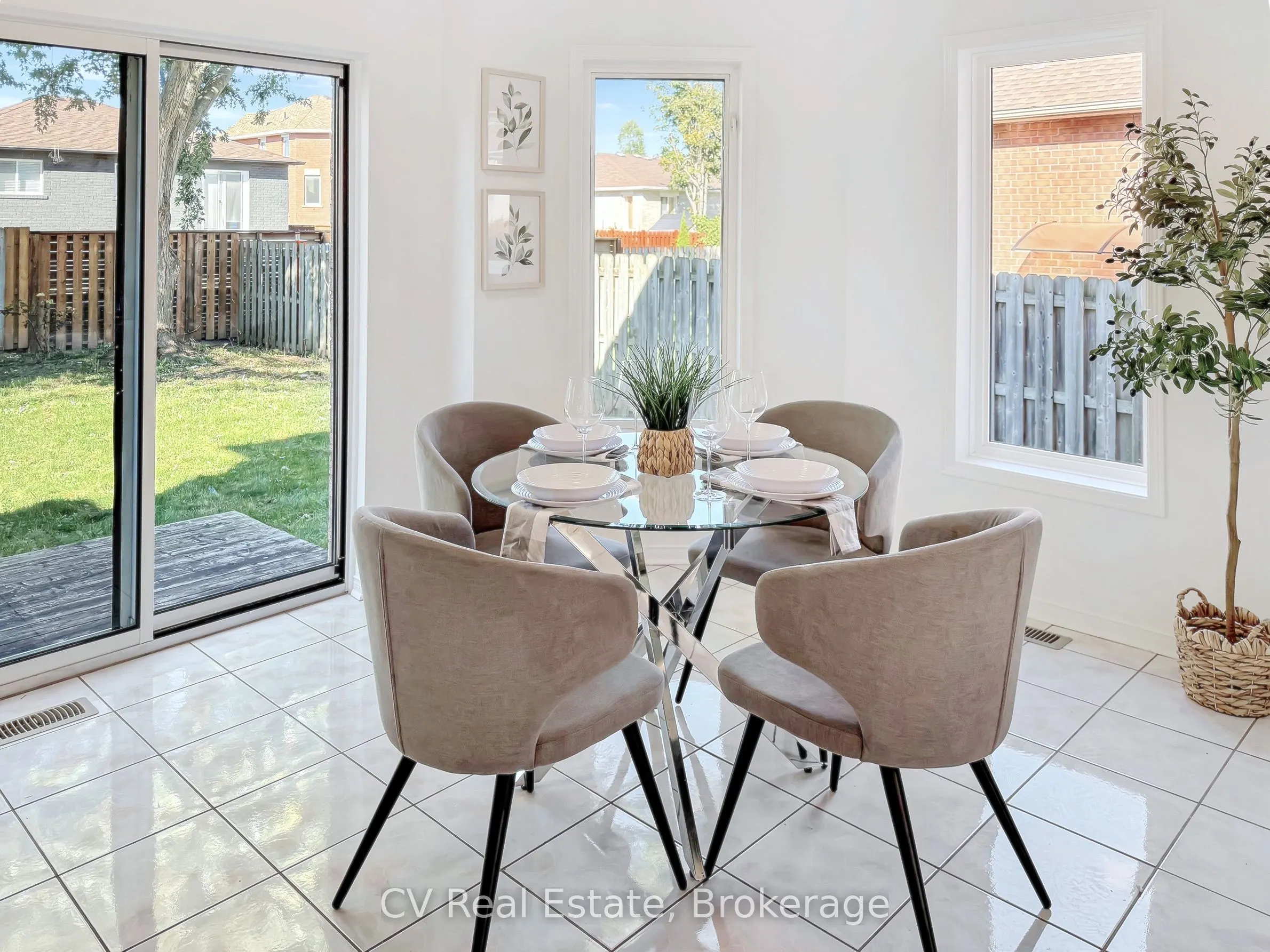 1338 Vincent Crescent