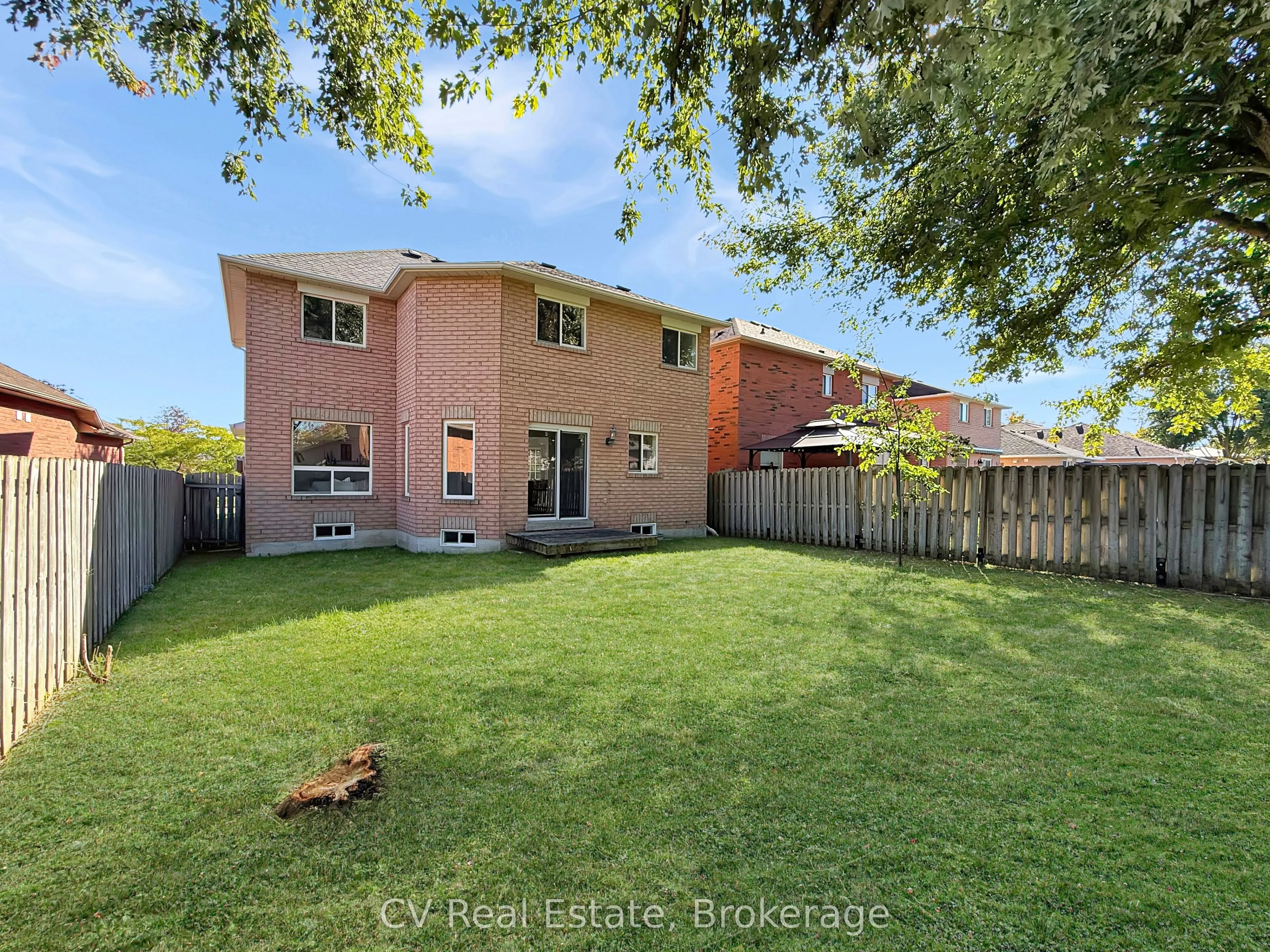 1338 Vincent Crescent