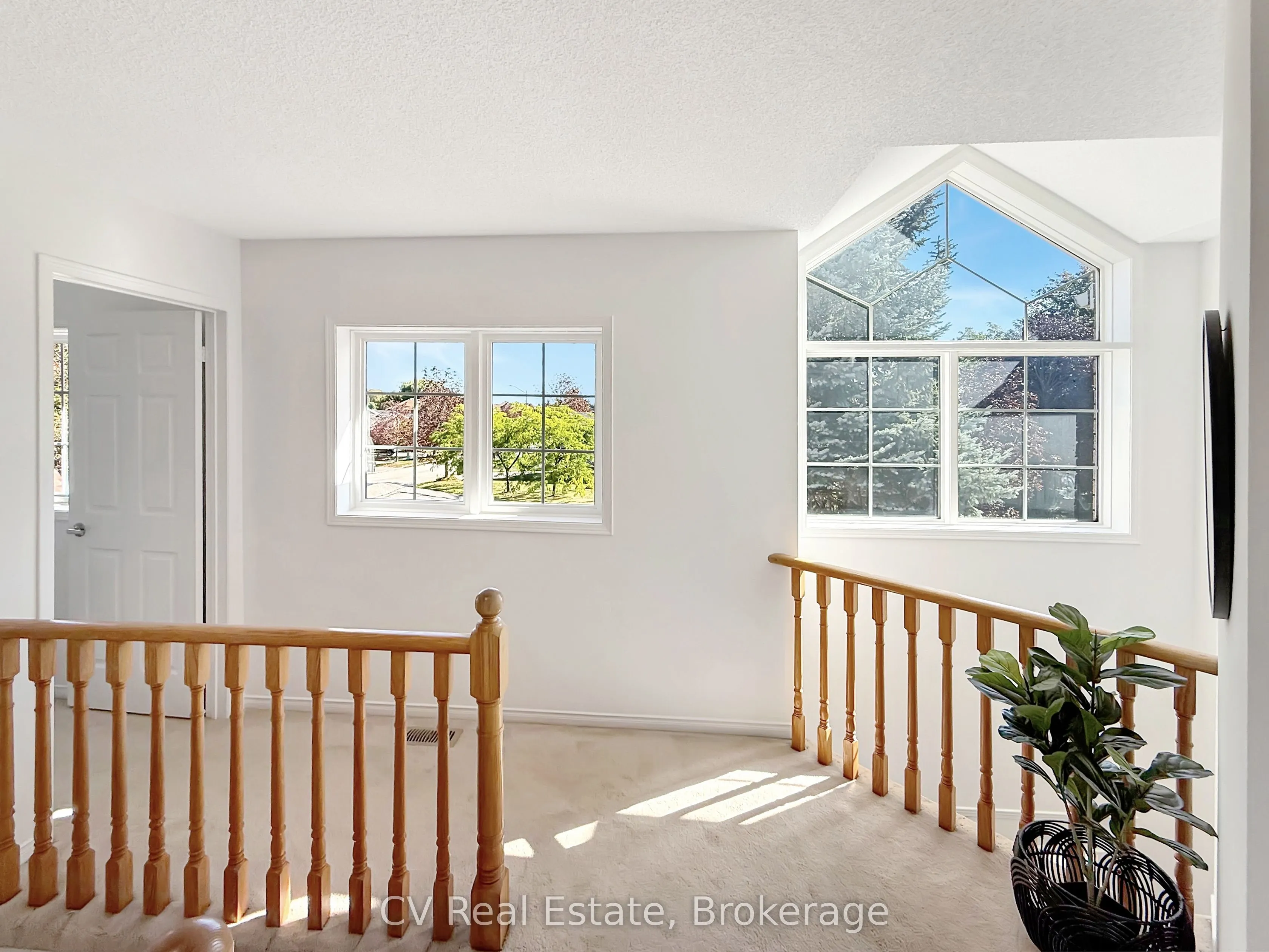 1338 Vincent Crescent