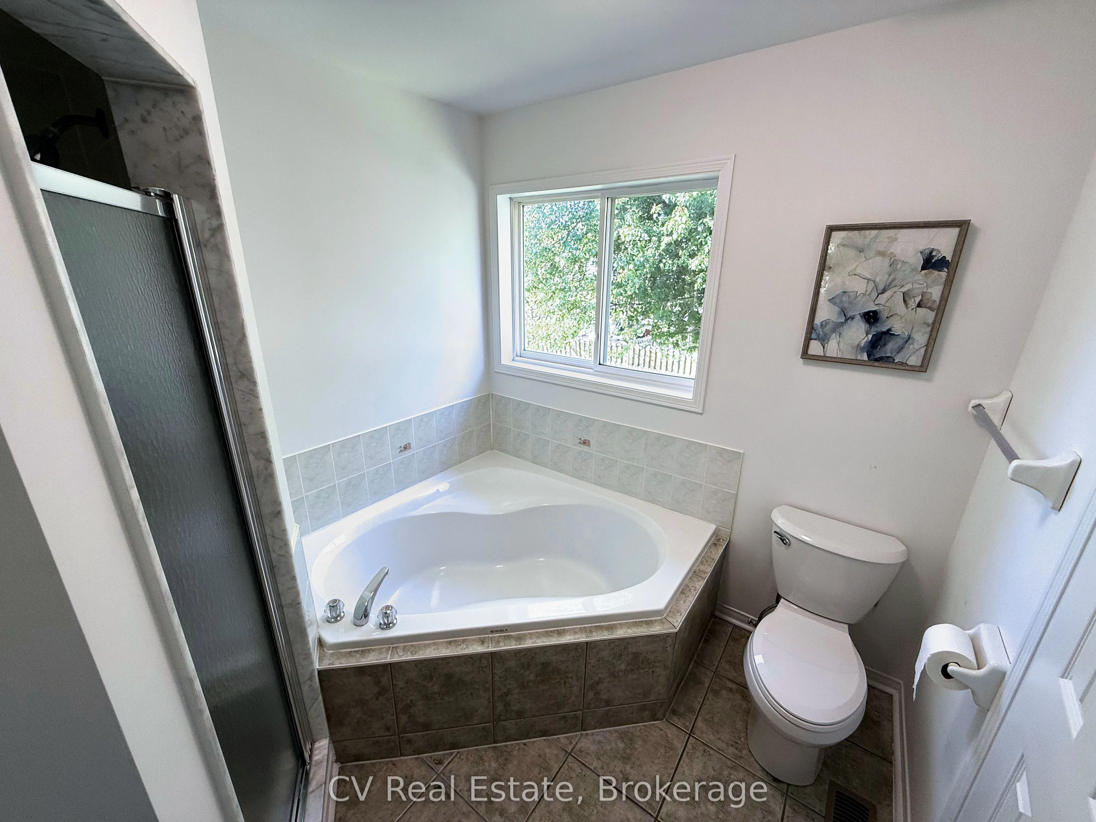 1338 Vincent Crescent