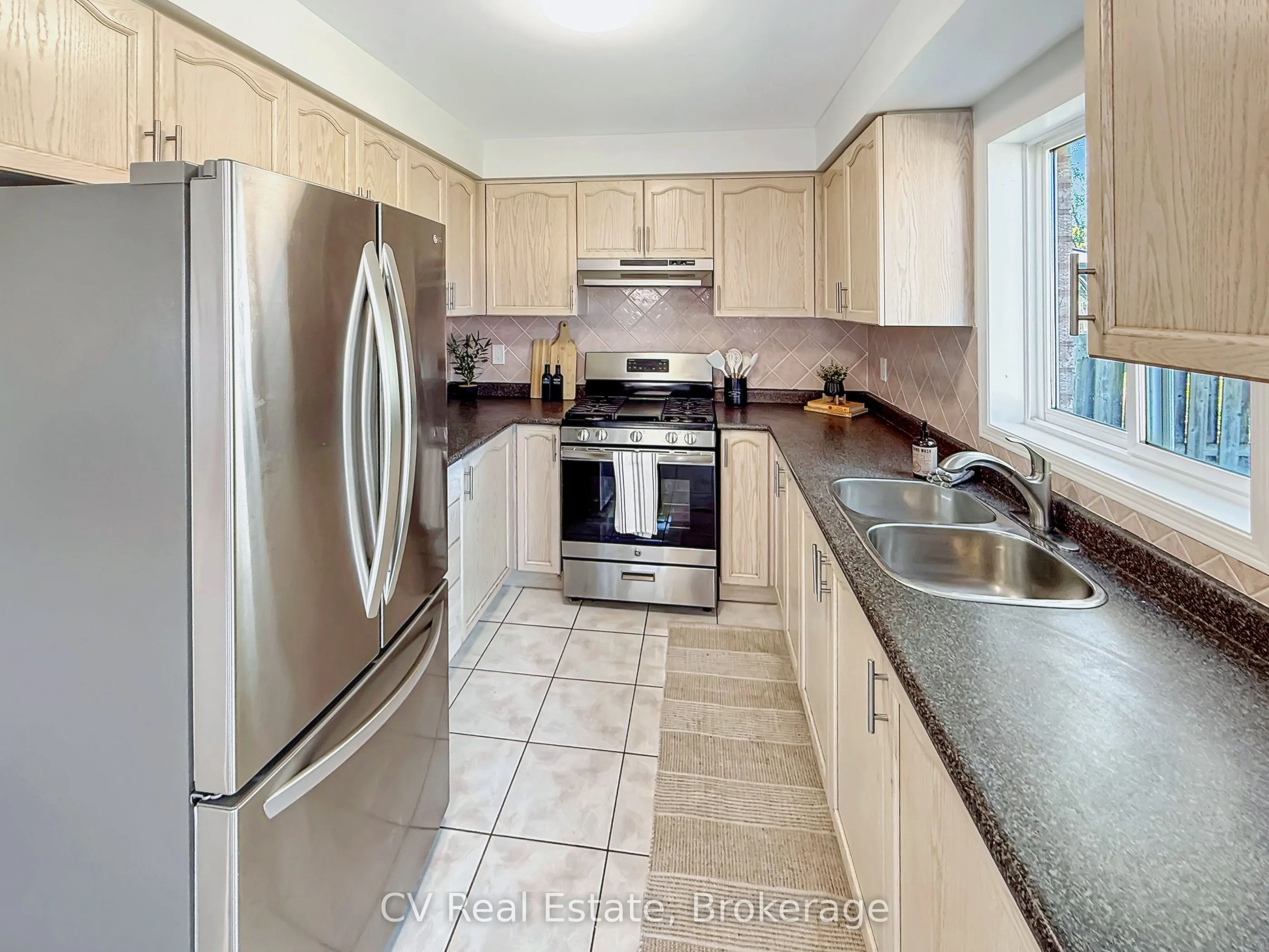 1338 Vincent Crescent