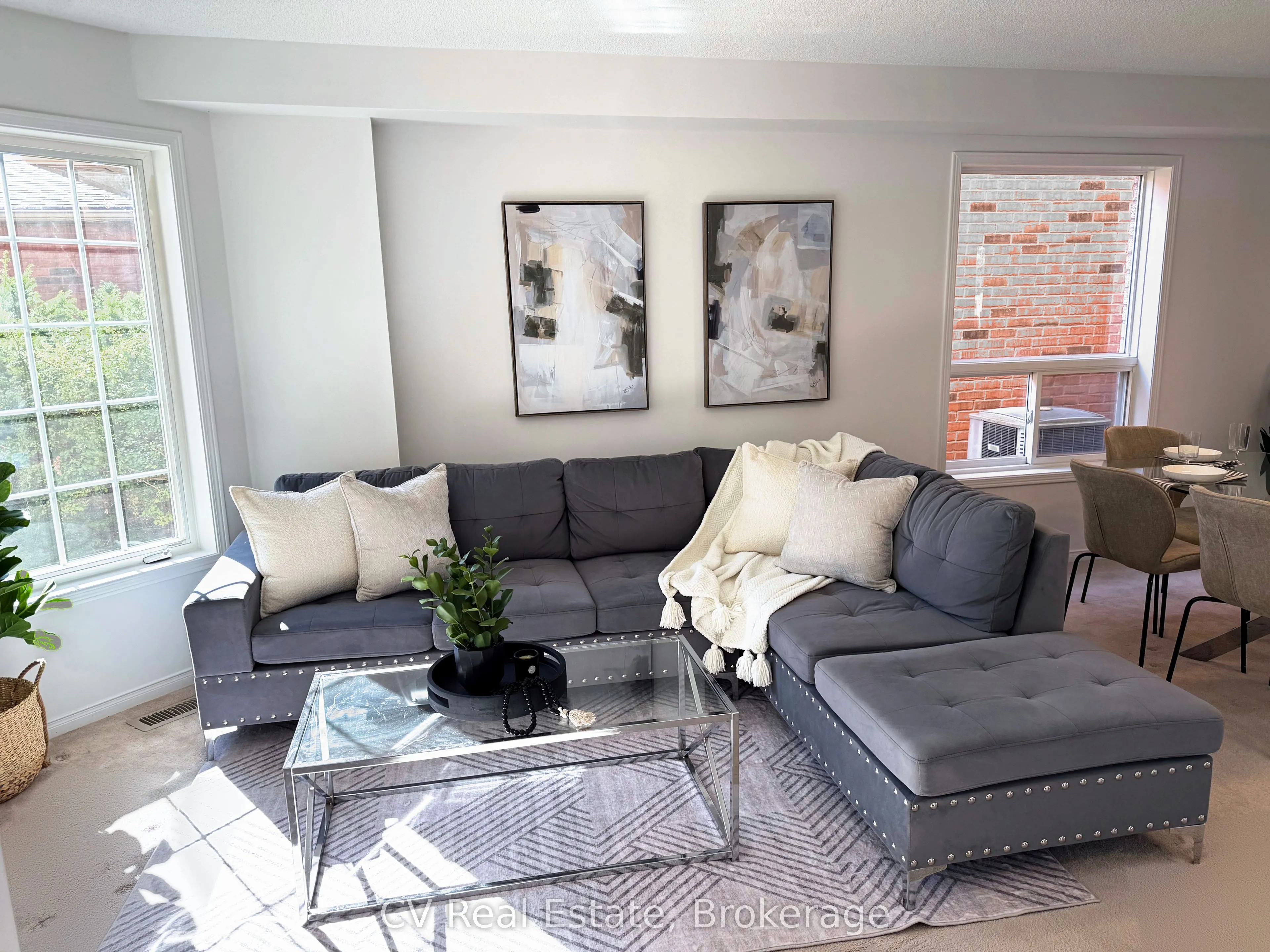 1338 Vincent Crescent