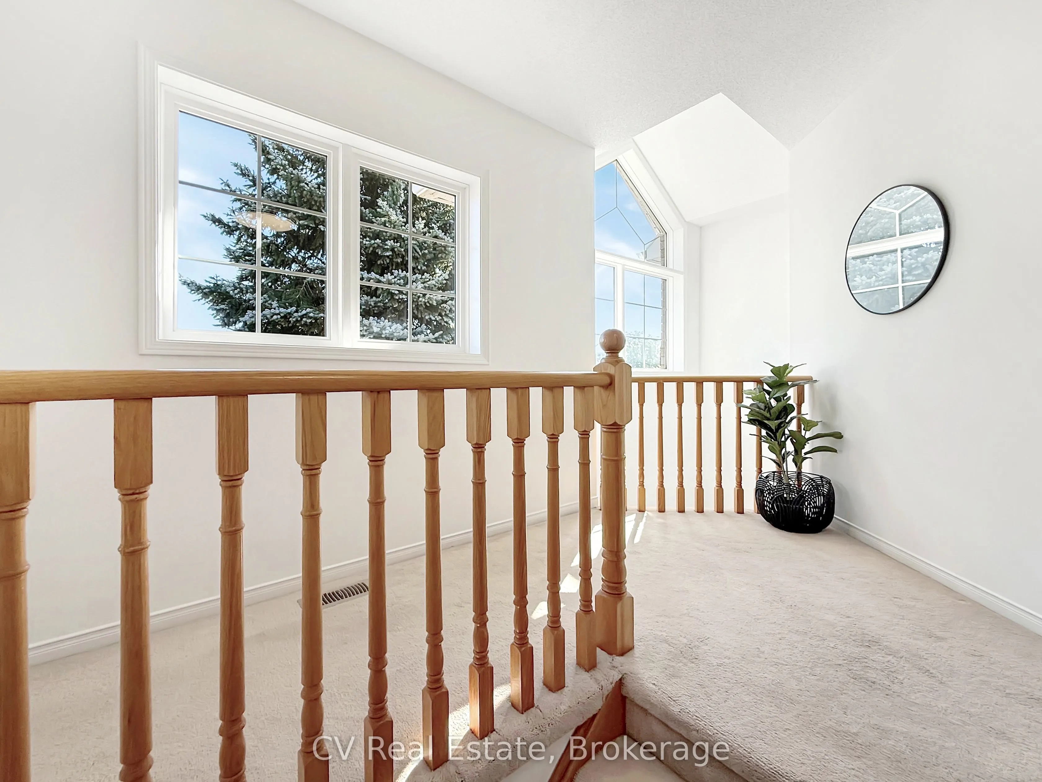 1338 Vincent Crescent