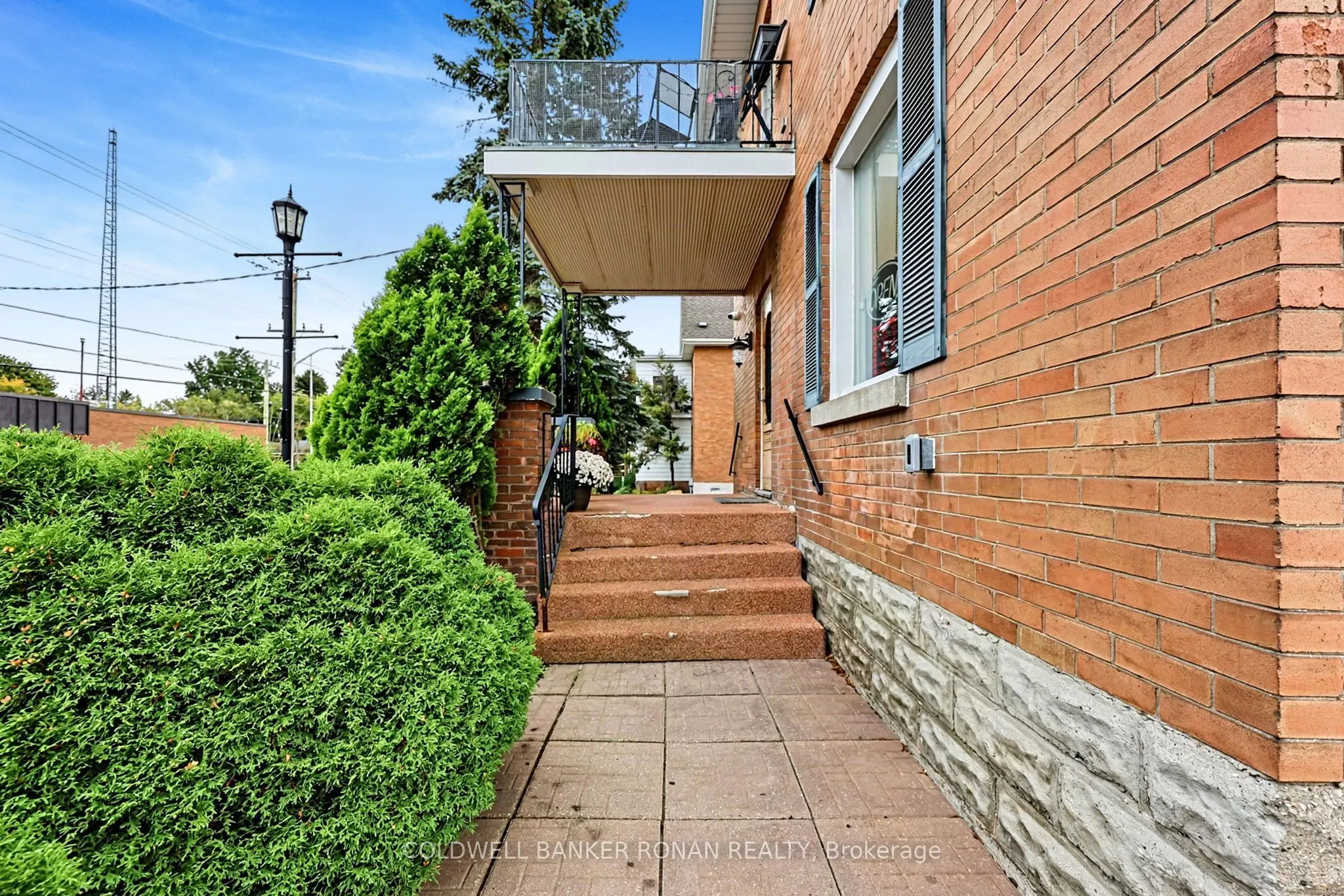 18 Church Street S
